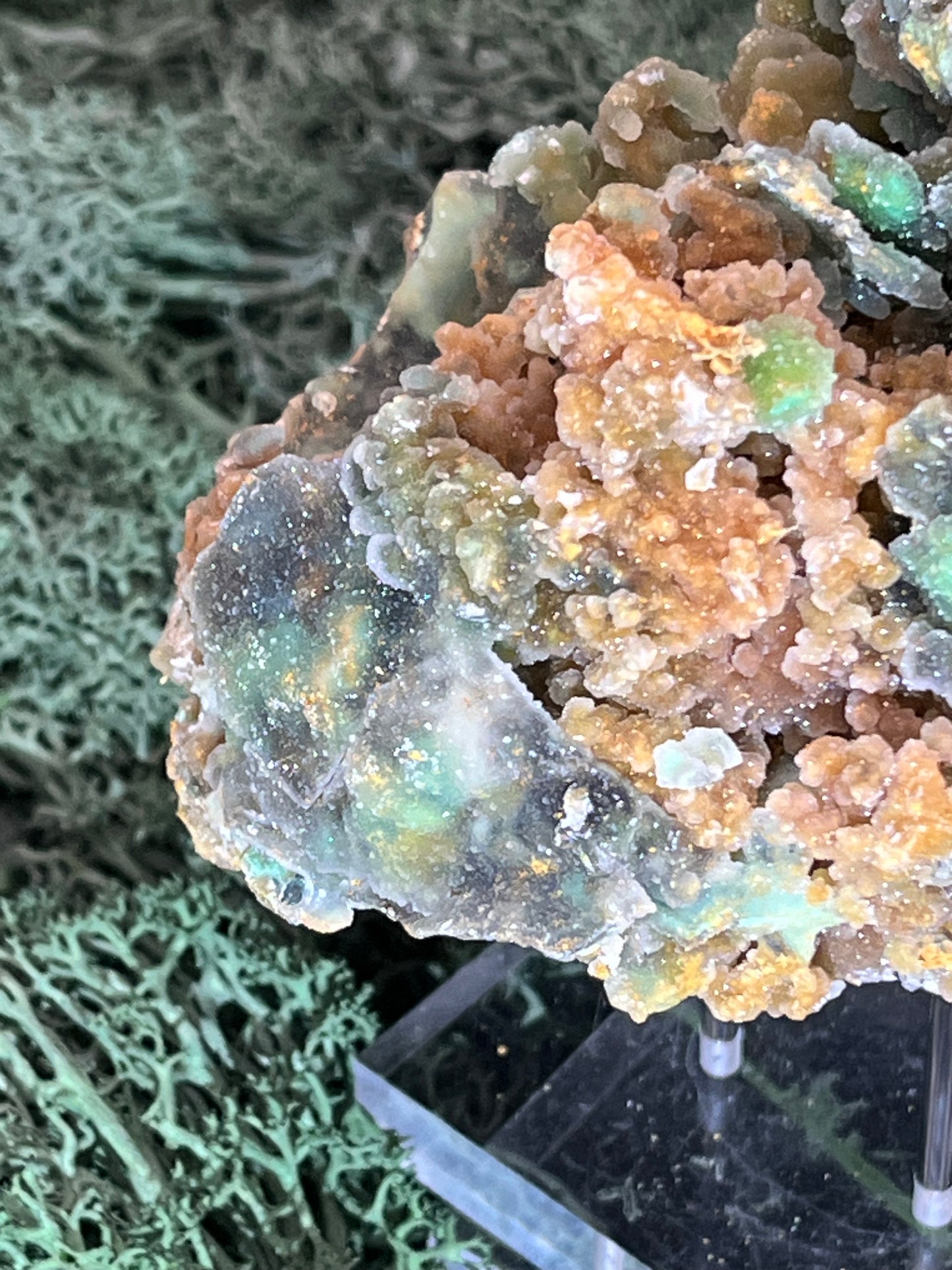 Smithsonit aus Indonesien (475g) - Handstufe - glitzende grüne Kristalle in Trauenform - crystal paradise