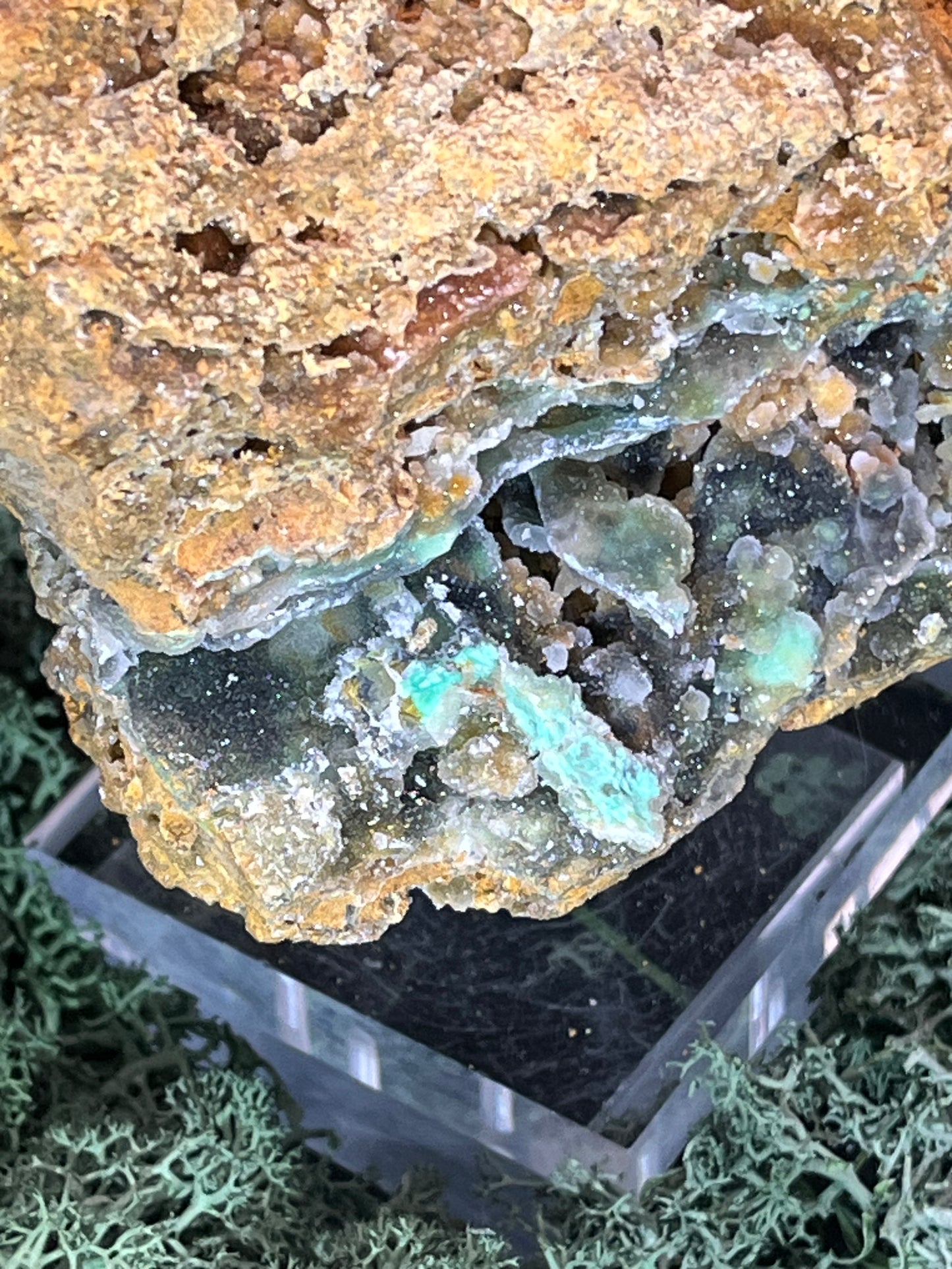 Smithsonit aus Indonesien (475g) - Handstufe - glitzende grüne Kristalle in Trauenform - crystal paradise