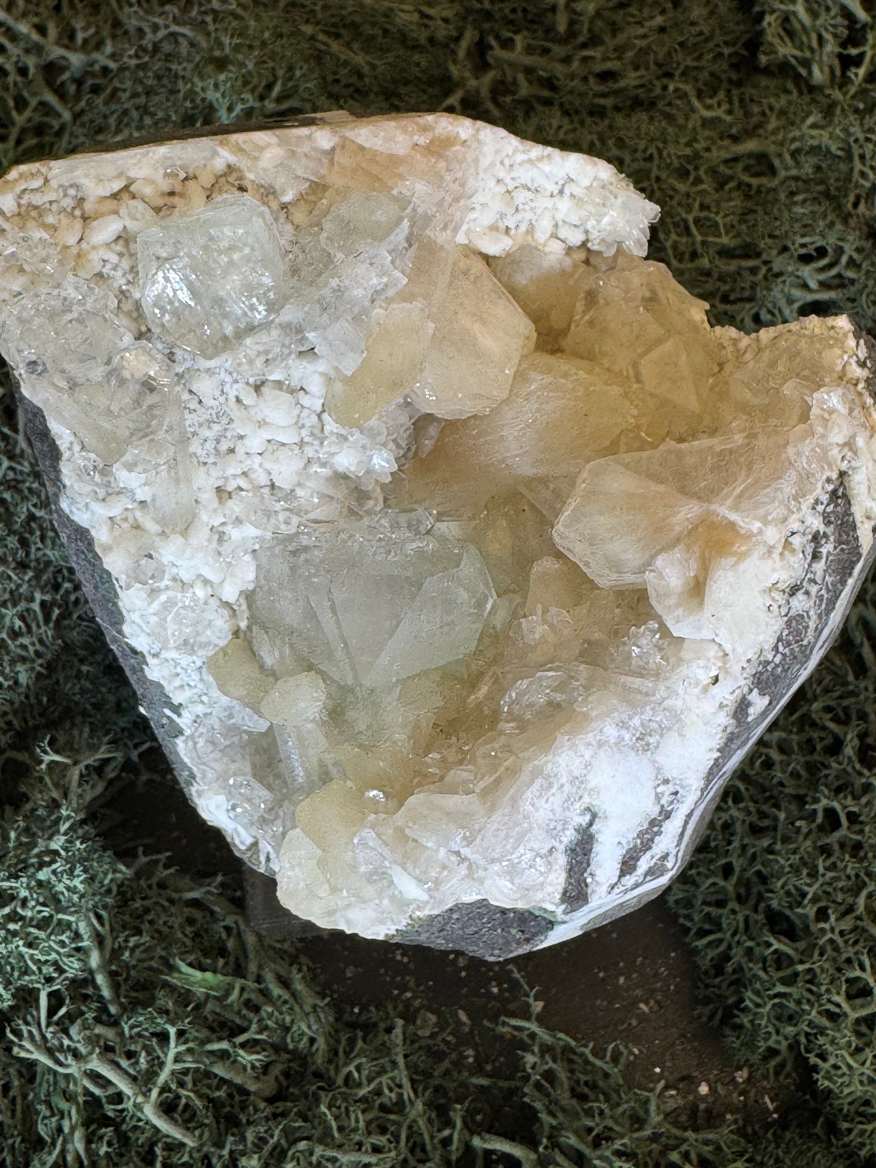 Grüner Apophyllit mit Stilbit Cluster aus Maharashtra, Nashik pune, Indien (493g) - Geodenbildung - crystal paradise