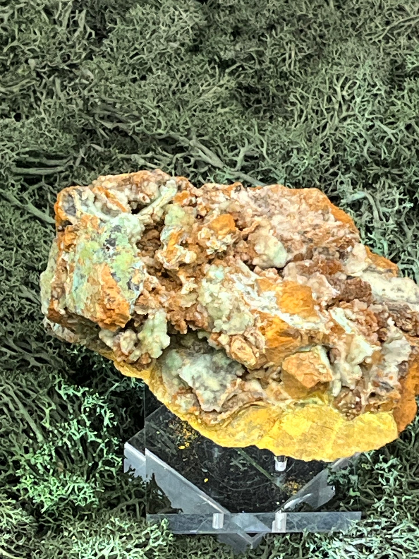 Smithsonit aus Indonesien (359g) - Handstufe - glitzende grüne Kristalle in Trauenform mit Druzys - crystal paradise