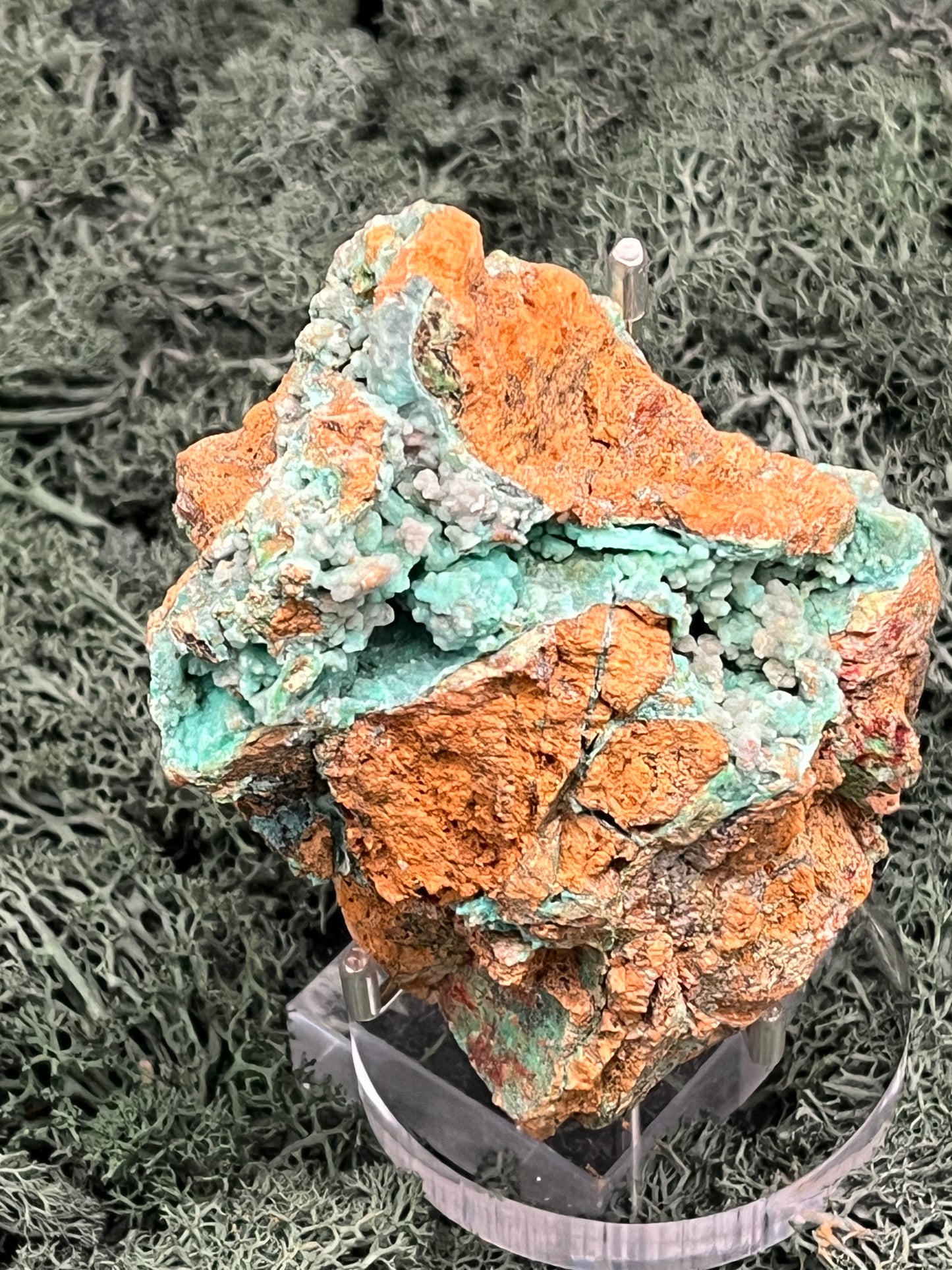 Smithsonit aus Indonesien (344g) - Handstufe - glitzende grüne Kristalle in Trauenform mit Druzys - crystal paradise