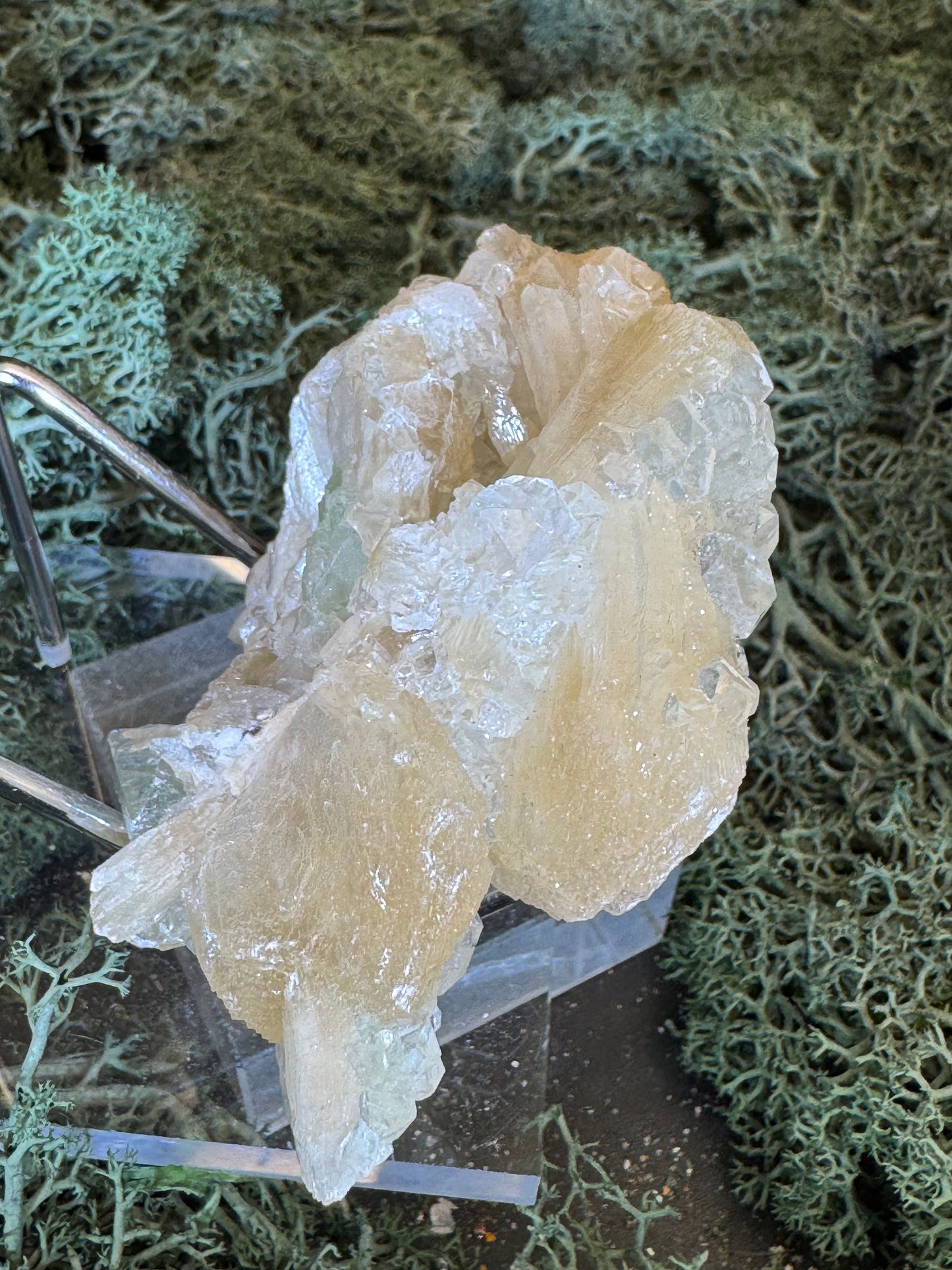 Grüner Apophyllit mit Stilbit Cluster aus Maharashtra, Nashik pune, Indien (130g) - crystal paradise