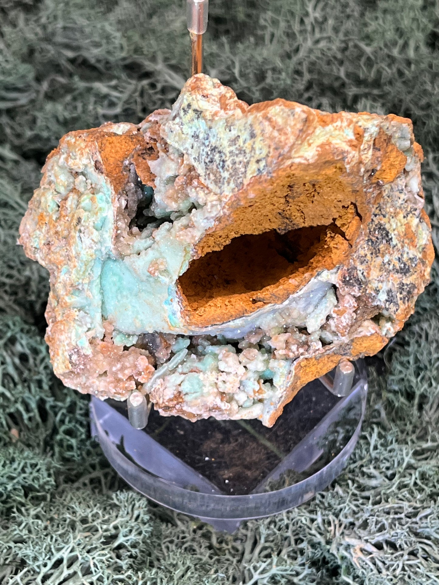 Smithsonit aus Indonesien (223g) - Handstufe - glitzende grüne Kristalle in Trauenform mit Druzys - crystal paradise