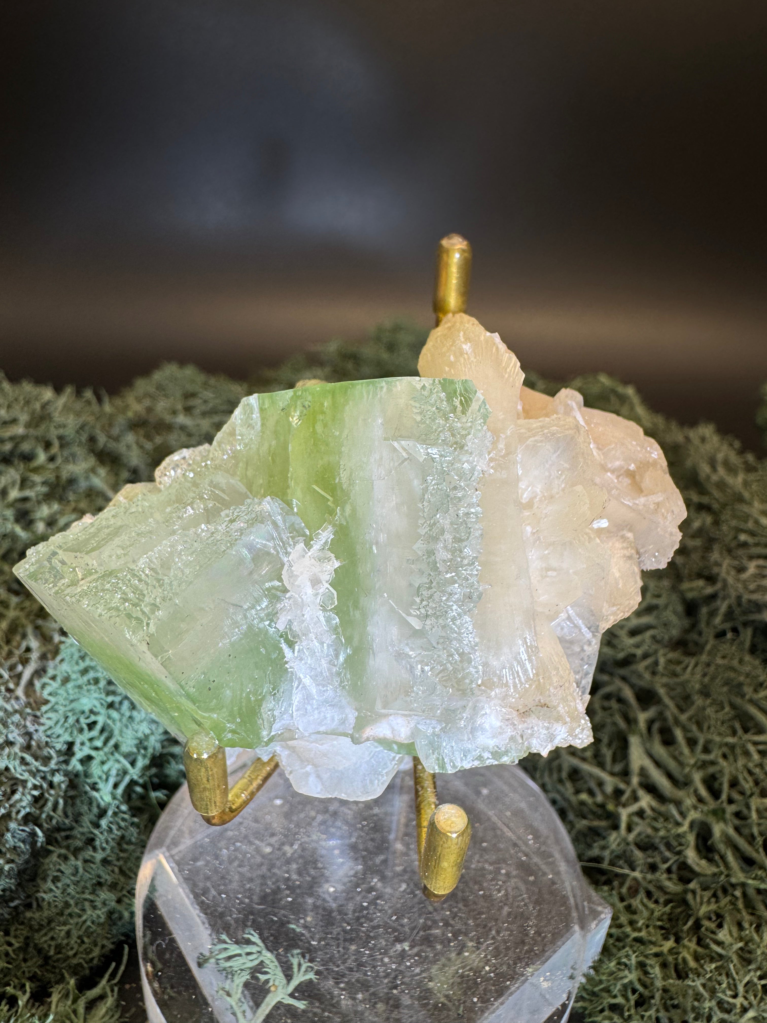 Grüner Apophyllit mit Stilbit Cluster aus Maharashtra, Nashik pune, Indien (103g) - intensives grün - crystal paradise
