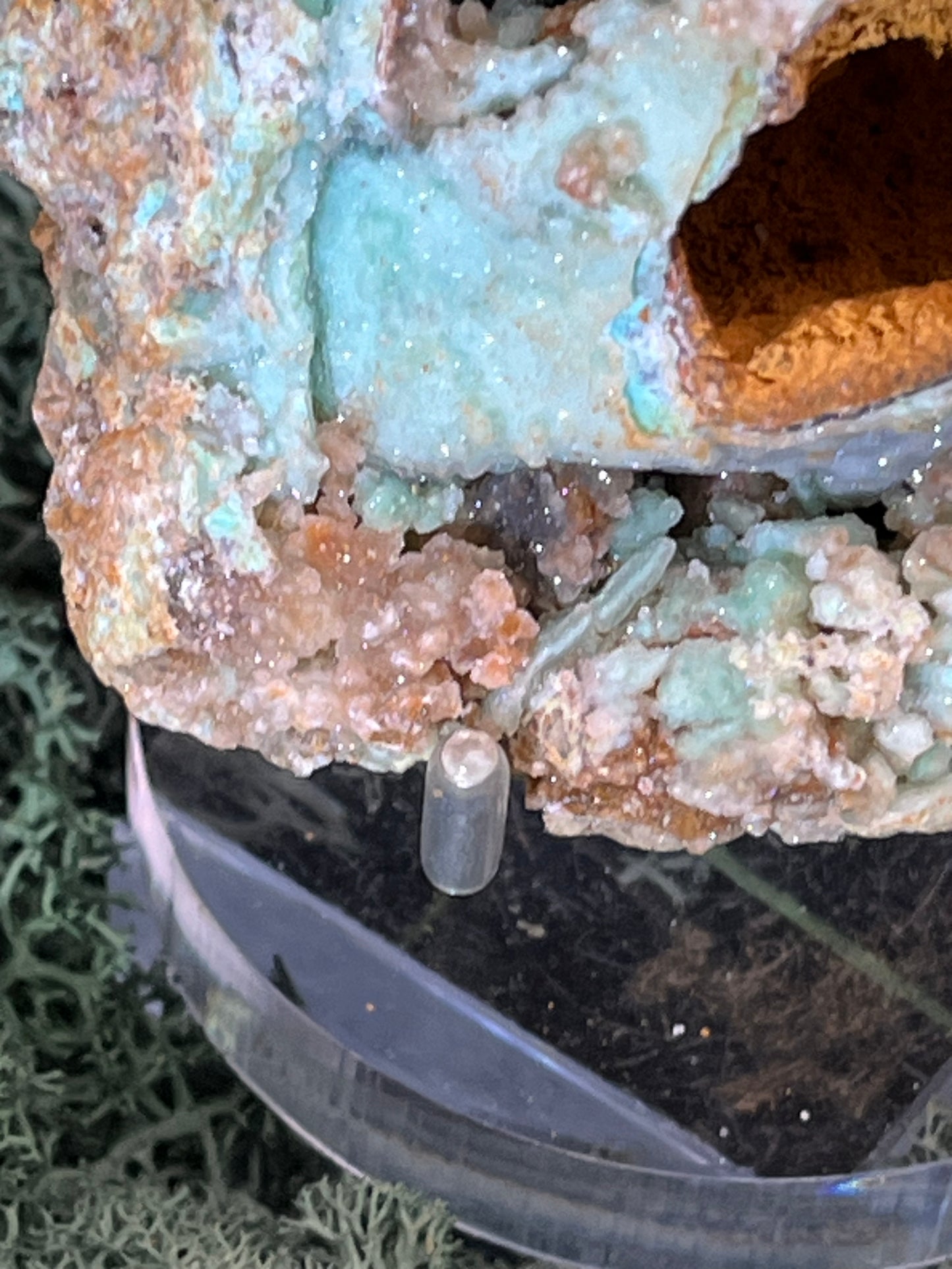Smithsonit aus Indonesien (223g) - Handstufe - glitzende grüne Kristalle in Trauenform mit Druzys - crystal paradise