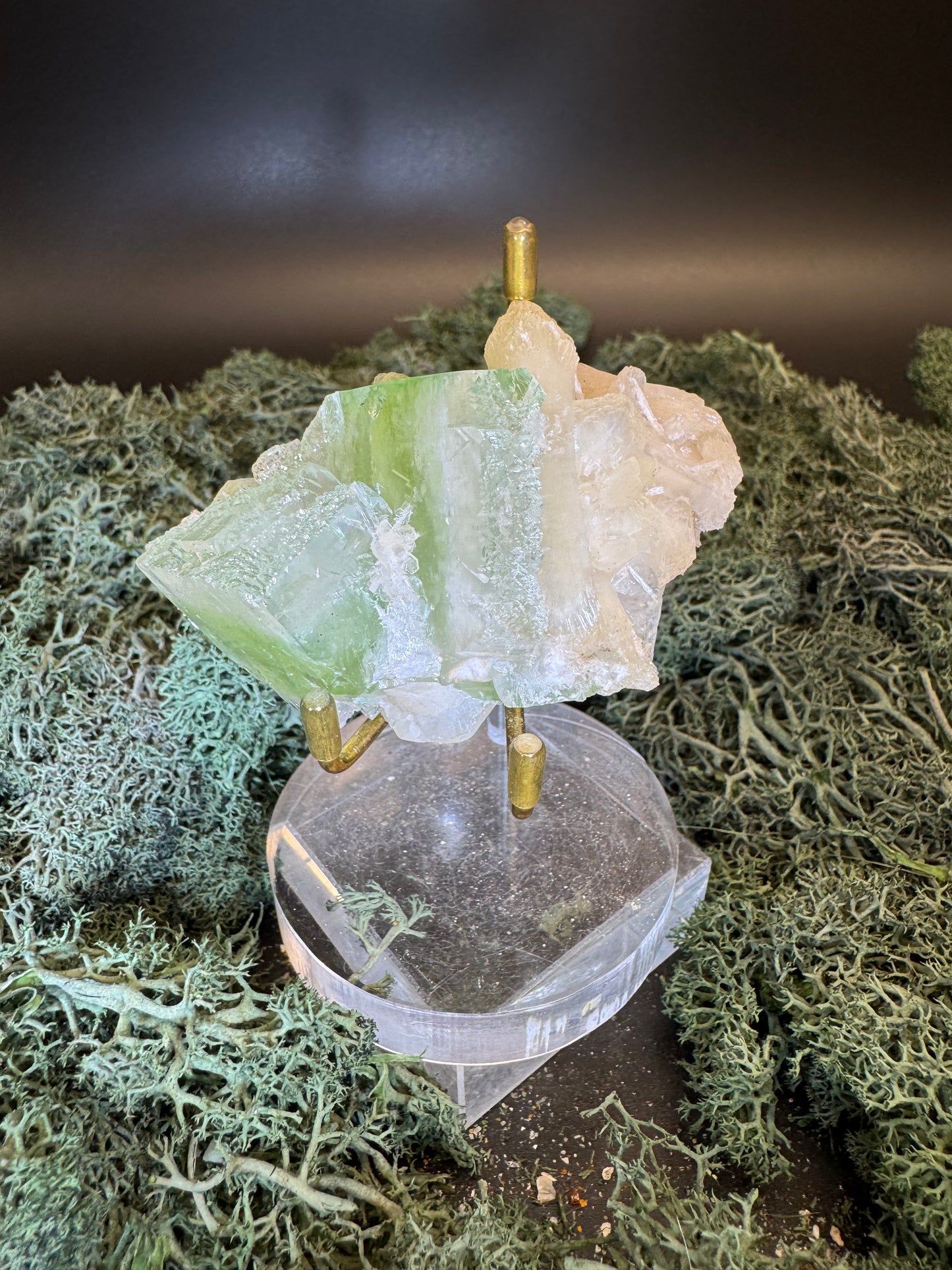 Grüner Apophyllit mit Stilbit Cluster aus Maharashtra, Nashik pune, Indien (103g) - intensives grün - crystal paradise