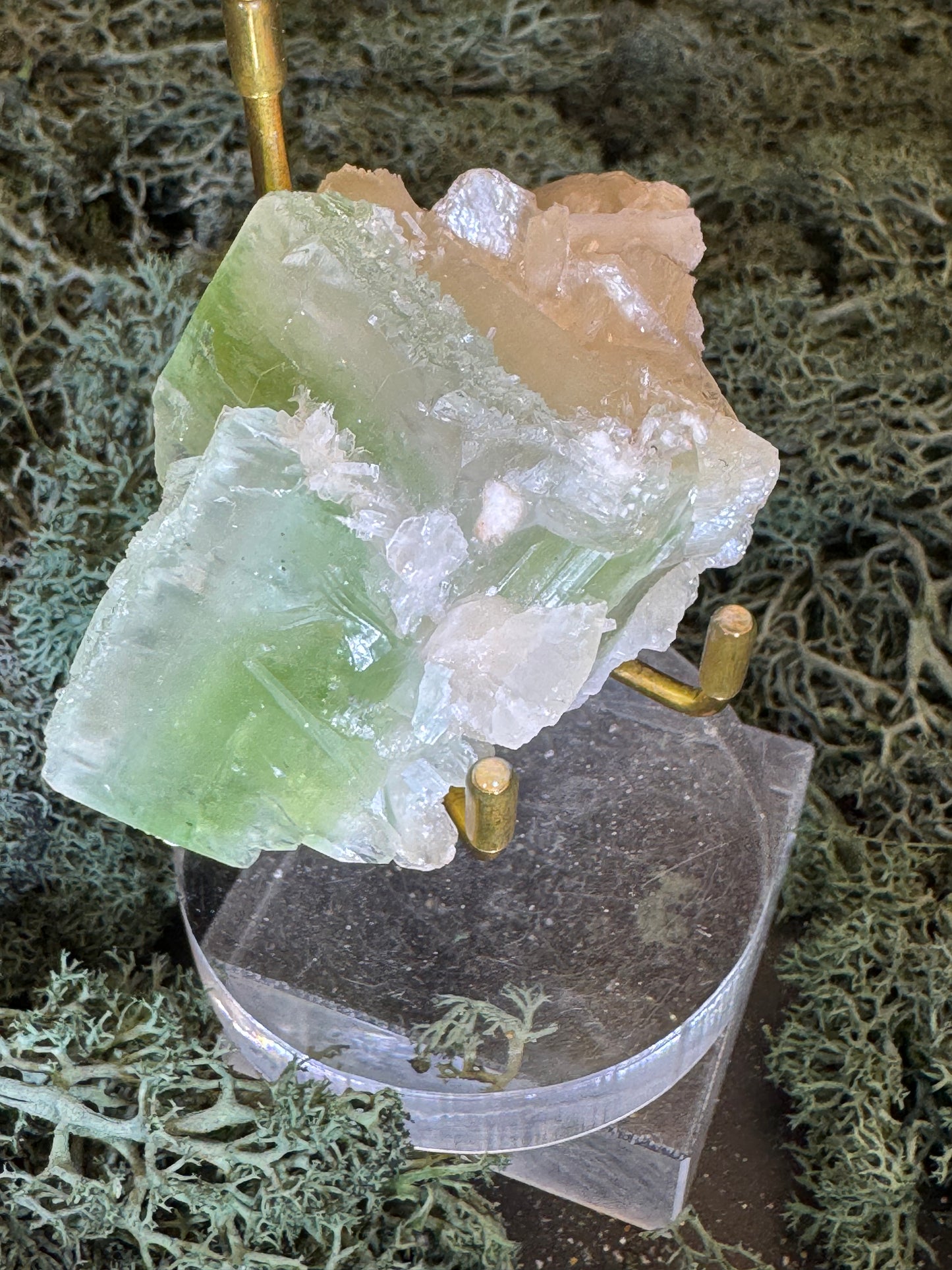 Grüner Apophyllit mit Stilbit Cluster aus Maharashtra, Nashik pune, Indien (103g) - intensives grün - crystal paradise