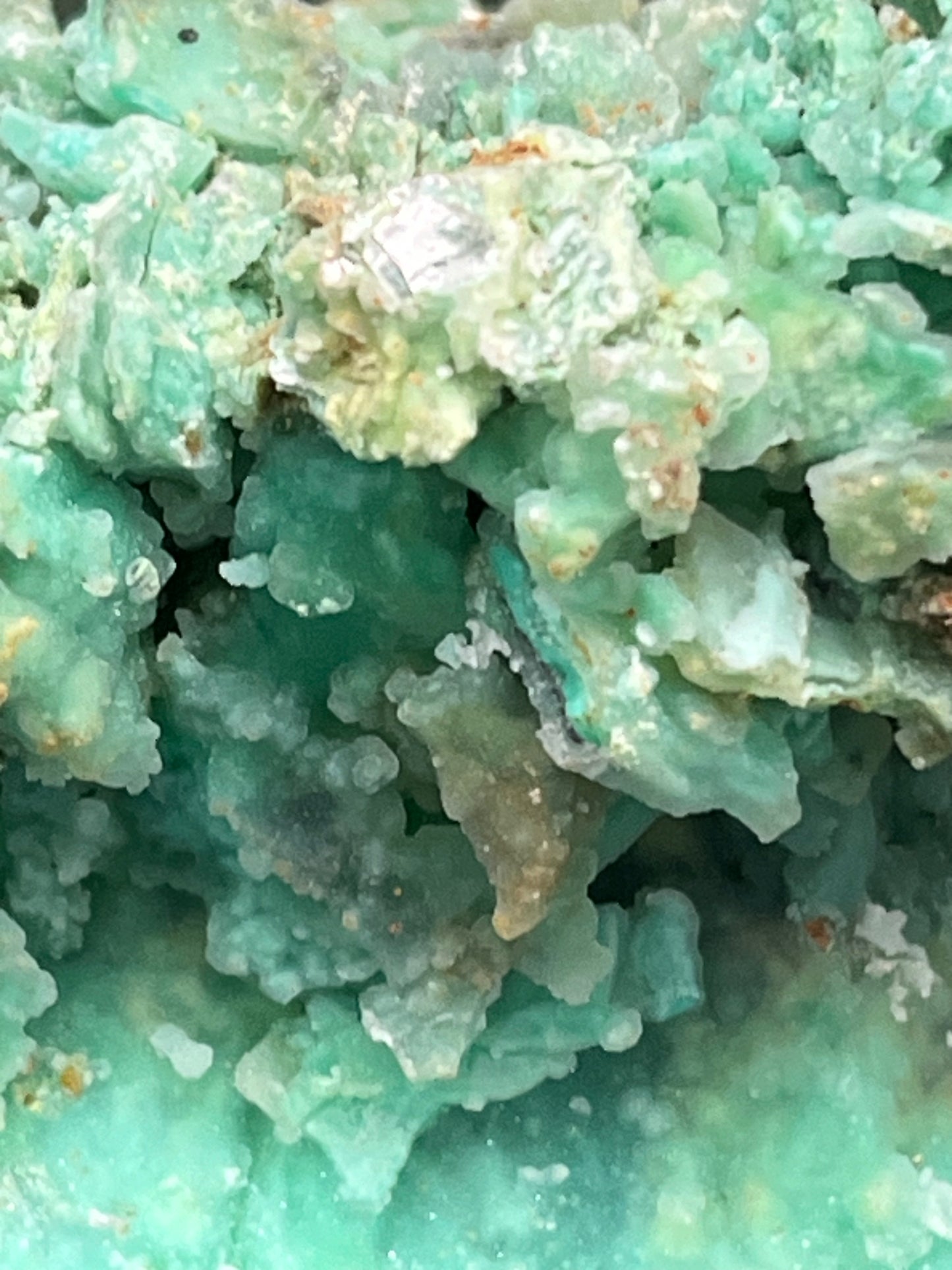 Smithsonit aus Indonesien (265g) - Handstufe - glitzernde grüne Kristalle - helles grün - crystal paradise
