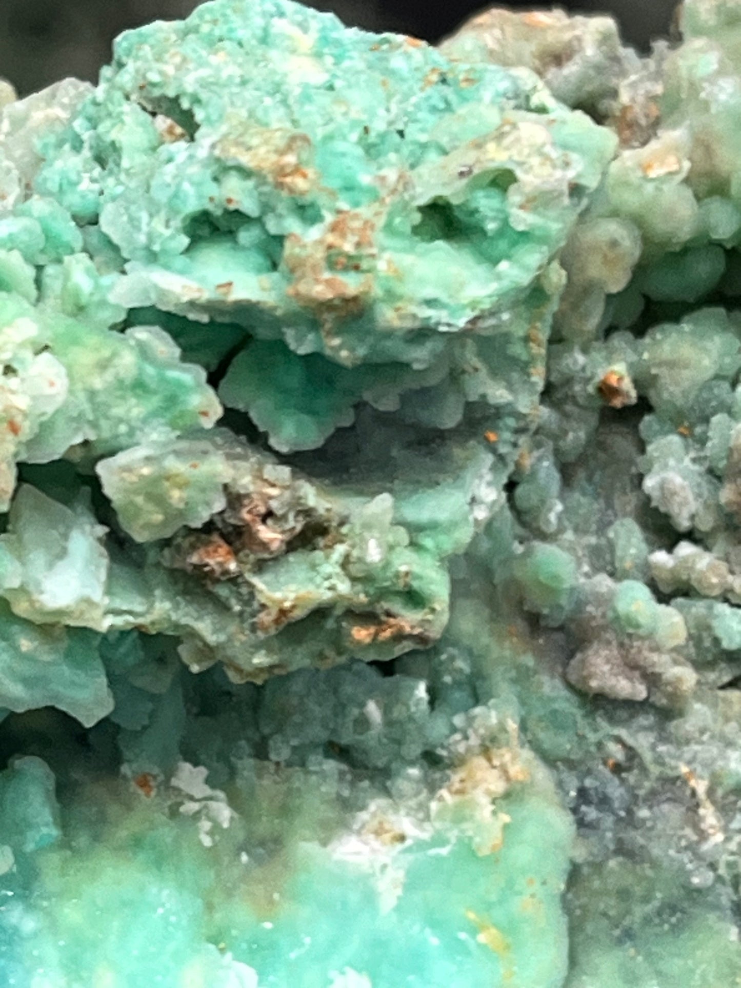 Smithsonit aus Indonesien (265g) - Handstufe - glitzernde grüne Kristalle - helles grün - crystal paradise