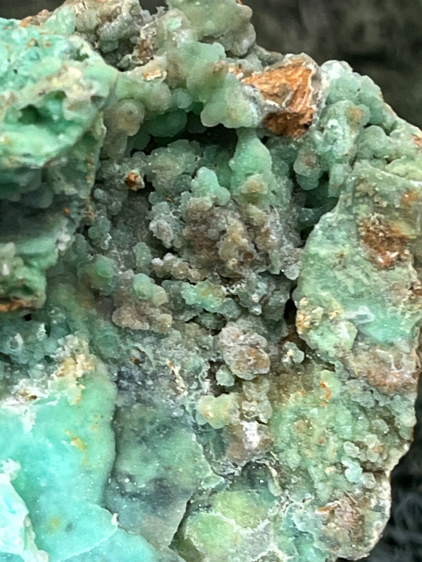 Smithsonit aus Indonesien (265g) - Handstufe - glitzernde grüne Kristalle - helles grün - crystal paradise