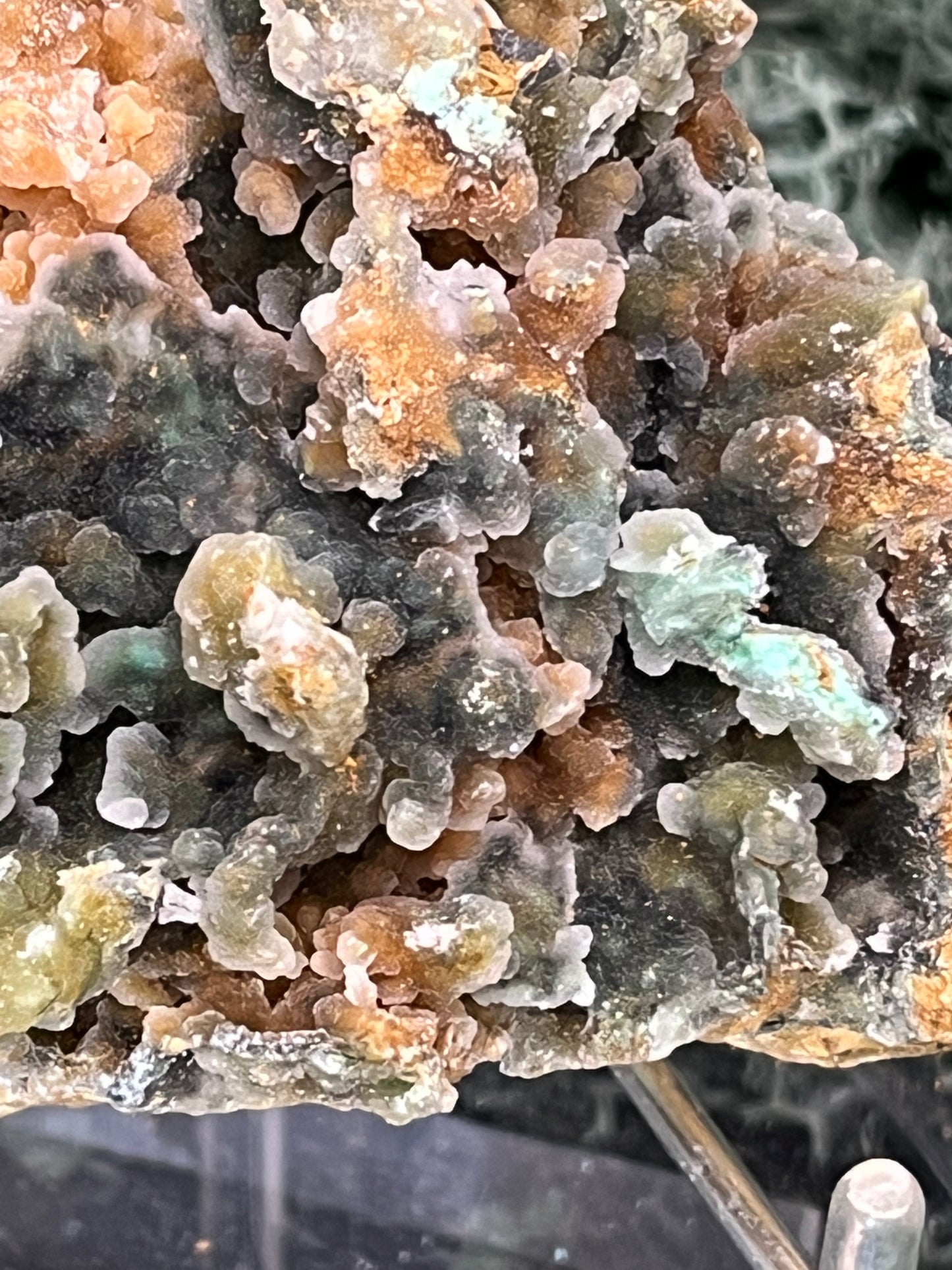 Smithsonit aus Indonesien (149g) - Stufe - glitzernde grüne Kristalle in Traubenform - crystal paradise