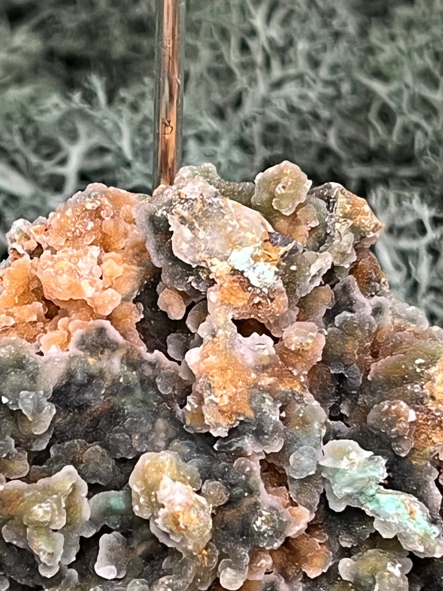 Smithsonit aus Indonesien (149g) - Stufe - glitzernde grüne Kristalle in Traubenform - crystal paradise