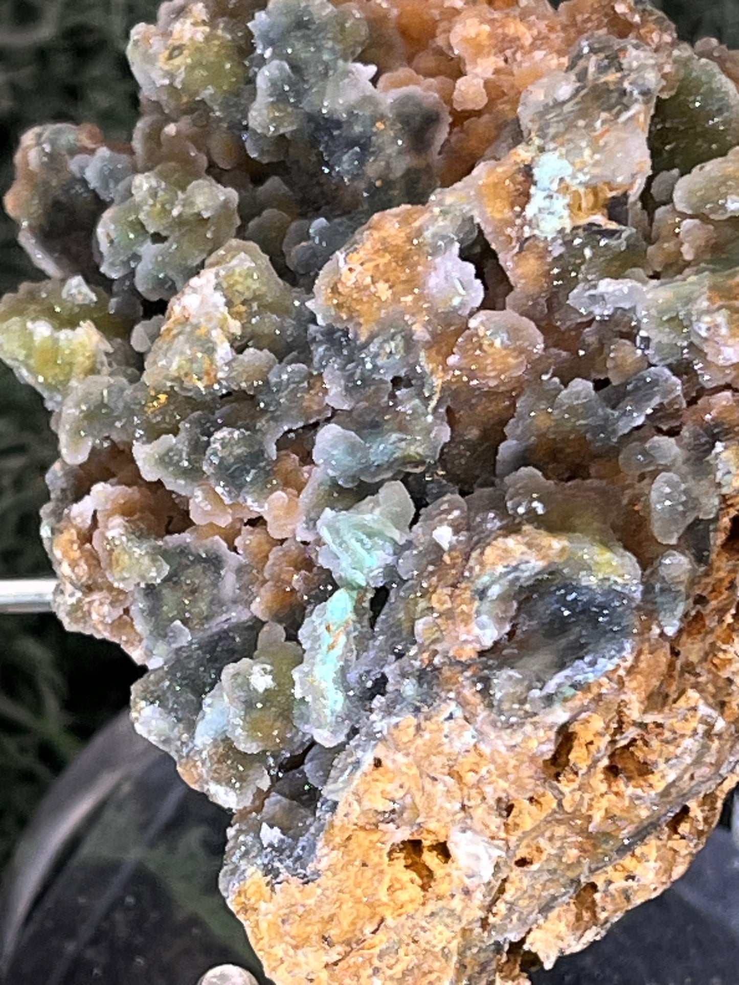 Smithsonit aus Indonesien (149g) - Stufe - glitzernde grüne Kristalle in Traubenform - crystal paradise