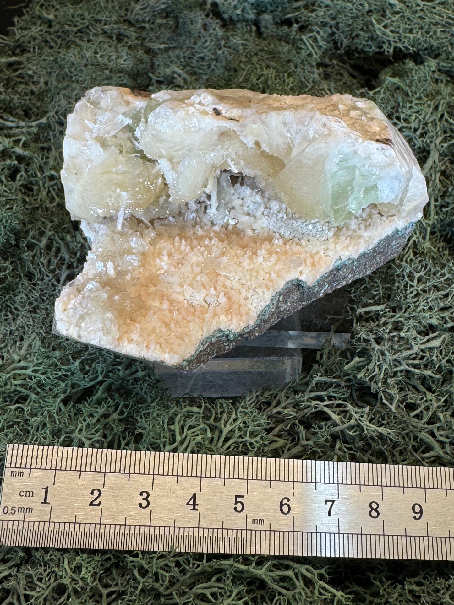 Grüner Apophyllit mit Stilbit Cluster mit Hevlandit aus Maharashtra, Nashik pune, Indien (324g)