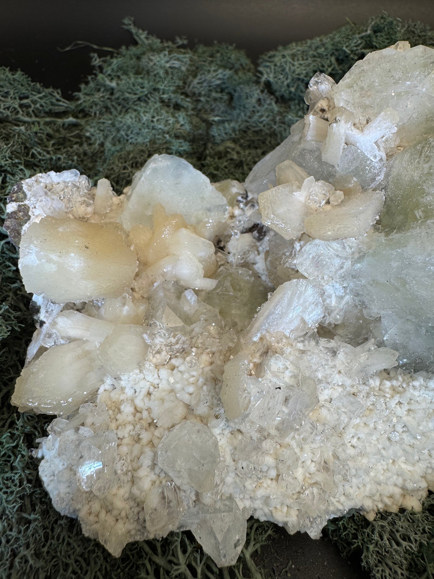 Grüner Apophyllit mit Stilbit Cluster aus Maharashtra, Nashik pune, Indien (803g) - crystal paradise