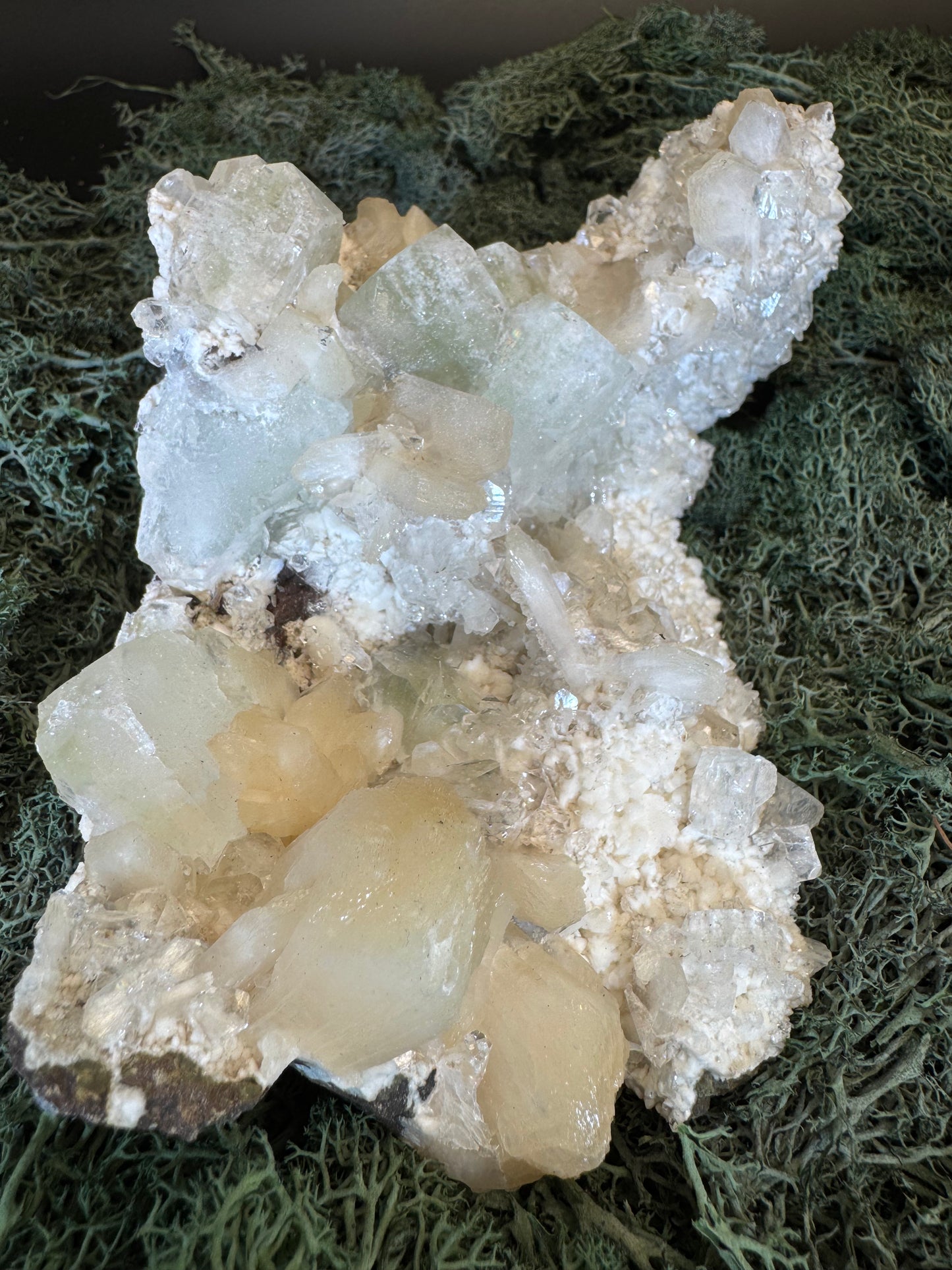 Grüner Apophyllit mit Stilbit Cluster aus Maharashtra, Nashik pune, Indien (803g) - crystal paradise