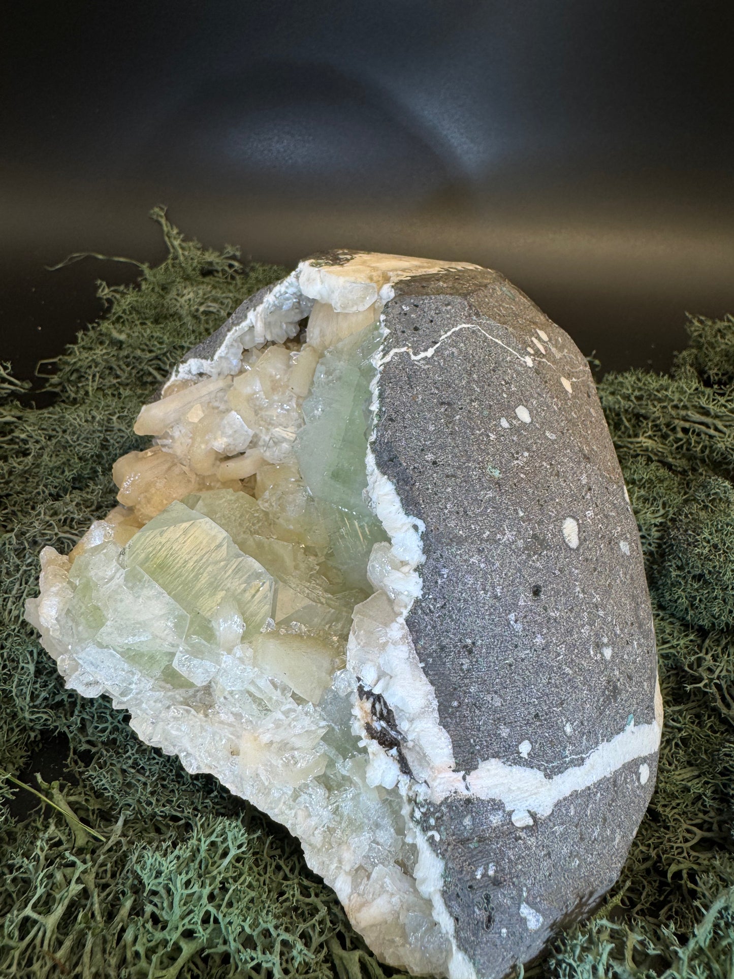 Grüner Apophyllit mit Stilbit Cluster aus Maharashtra, Nashik pune, Indien (1522g) - Geodenform - crystal paradise