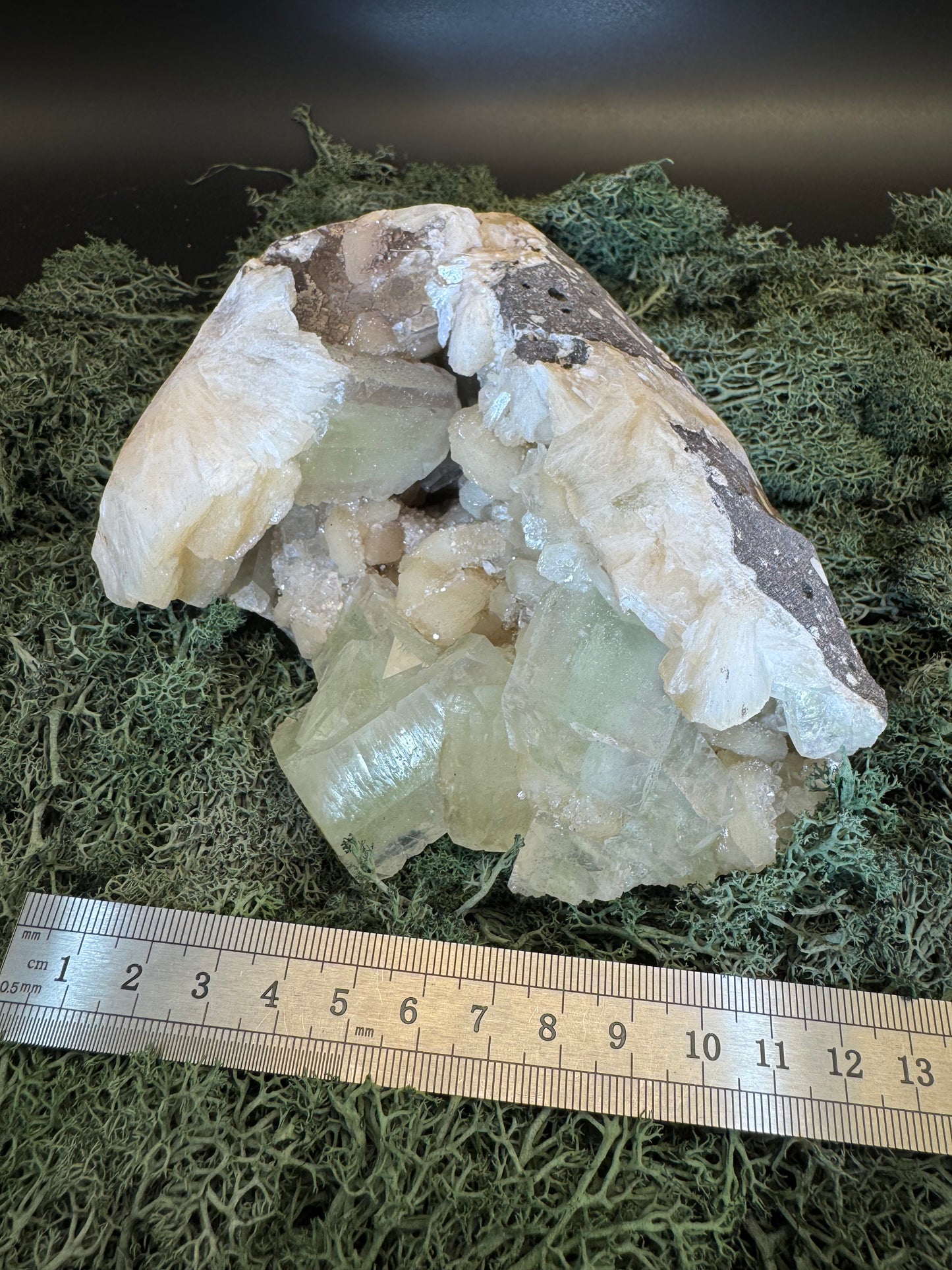 Grüner Apophyllit mit Stilbit Cluster aus Maharashtra, Nashik pune, Indien (1412g) - Geodenform - crystal paradise