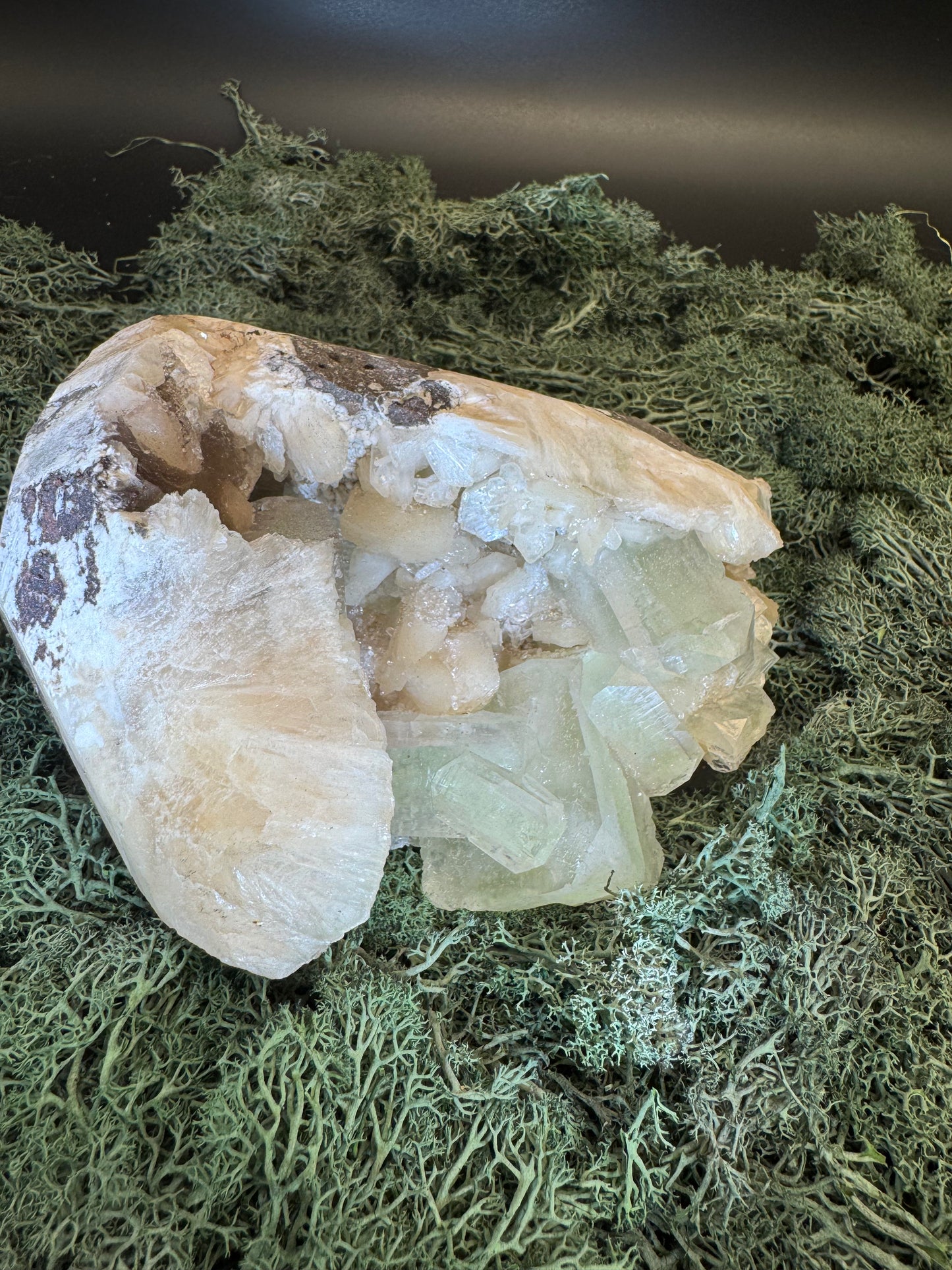 Grüner Apophyllit mit Stilbit Cluster aus Maharashtra, Nashik pune, Indien (1412g) - Geodenform - crystal paradise