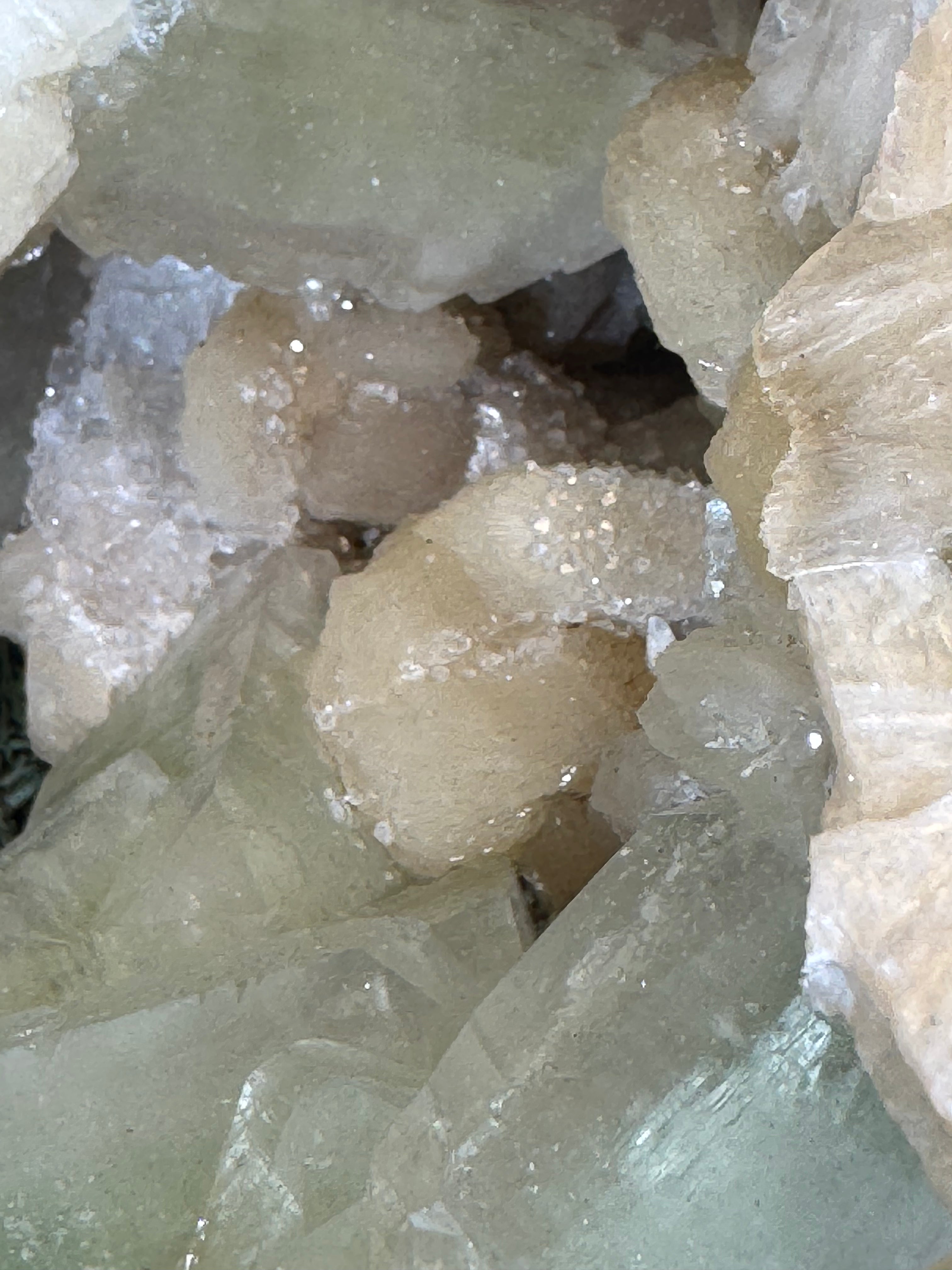 Grüner Apophyllit mit Stilbit Cluster aus Maharashtra, Nashik pune, Indien (1412g) - Geodenform - crystal paradise