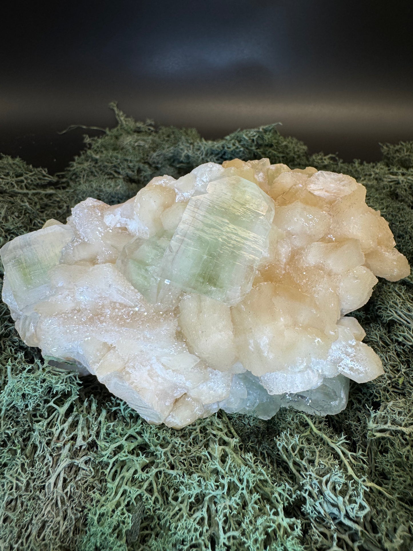 Grüner Apophyllit mit Stilbit Cluster aus Maharashtra, Nashik pune, Indien (736g) - viel Stilbit - crystal paradise