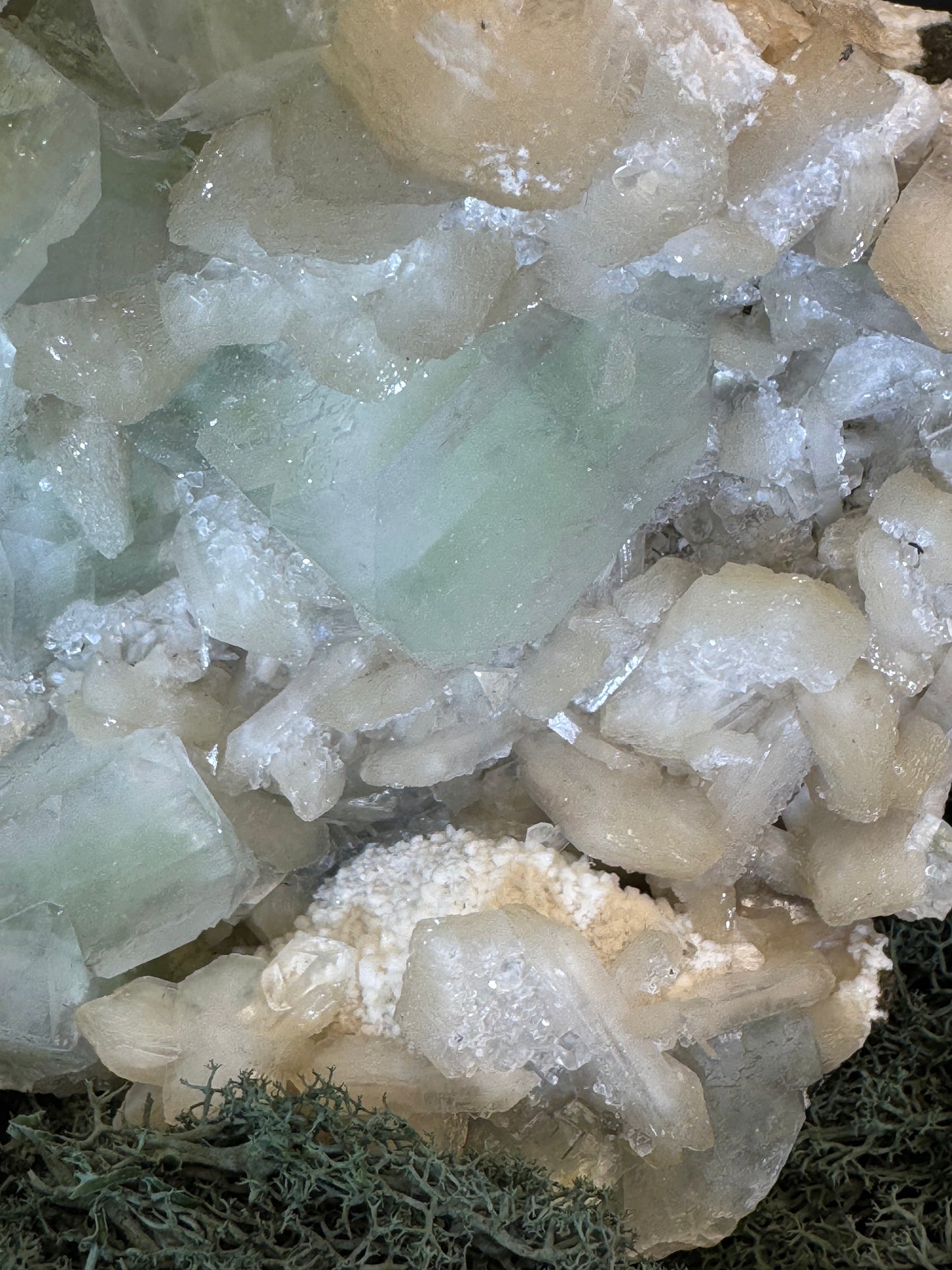 Grüner Apophyllit mit Stilbit und Okenit Cluster aus Maharashtra, Nashik pune, Indien (3139g) - crystal paradise