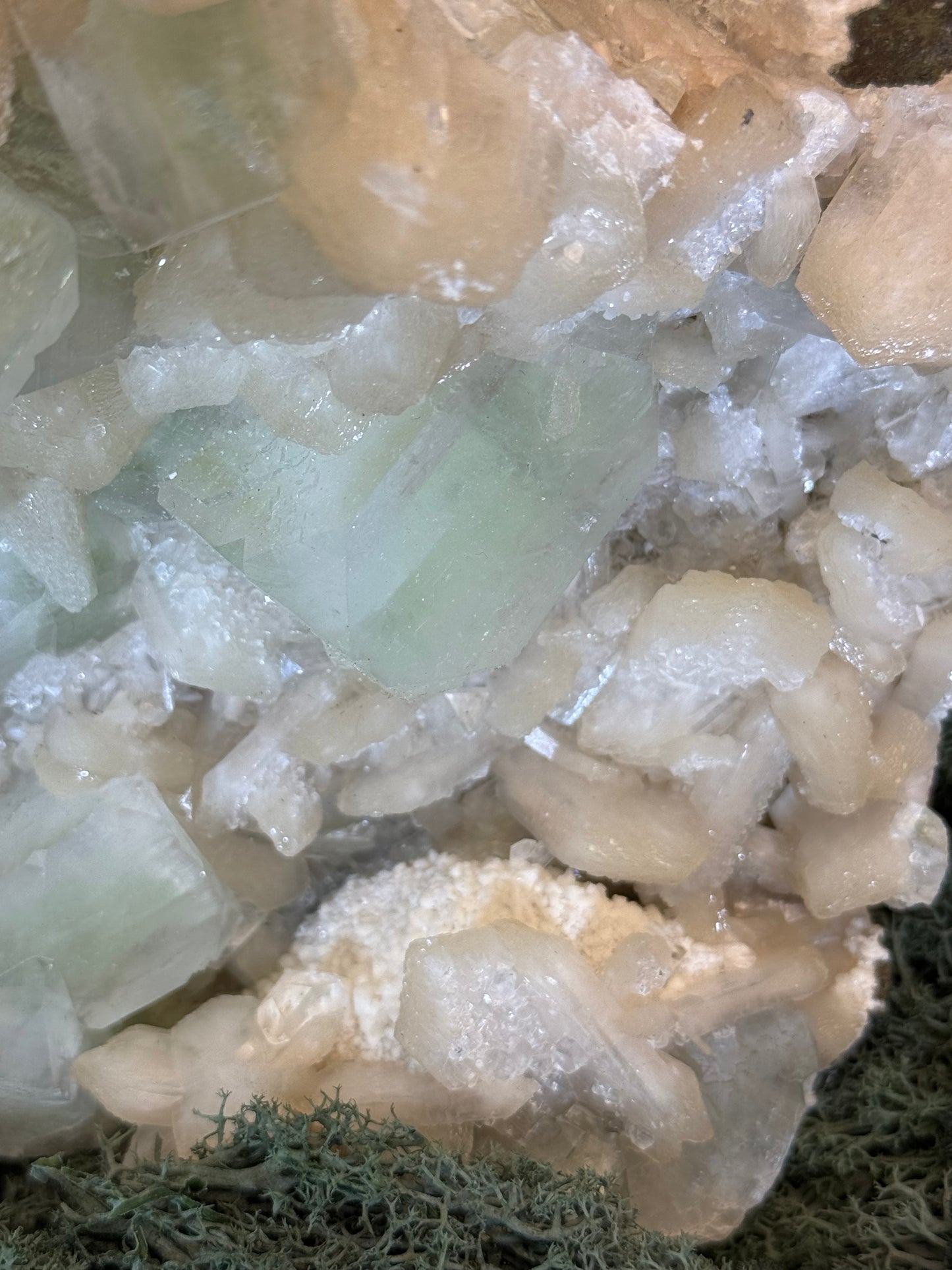 Grüner Apophyllit mit Stilbit und Okenit Cluster aus Maharashtra, Nashik pune, Indien (3139g) - crystal paradise