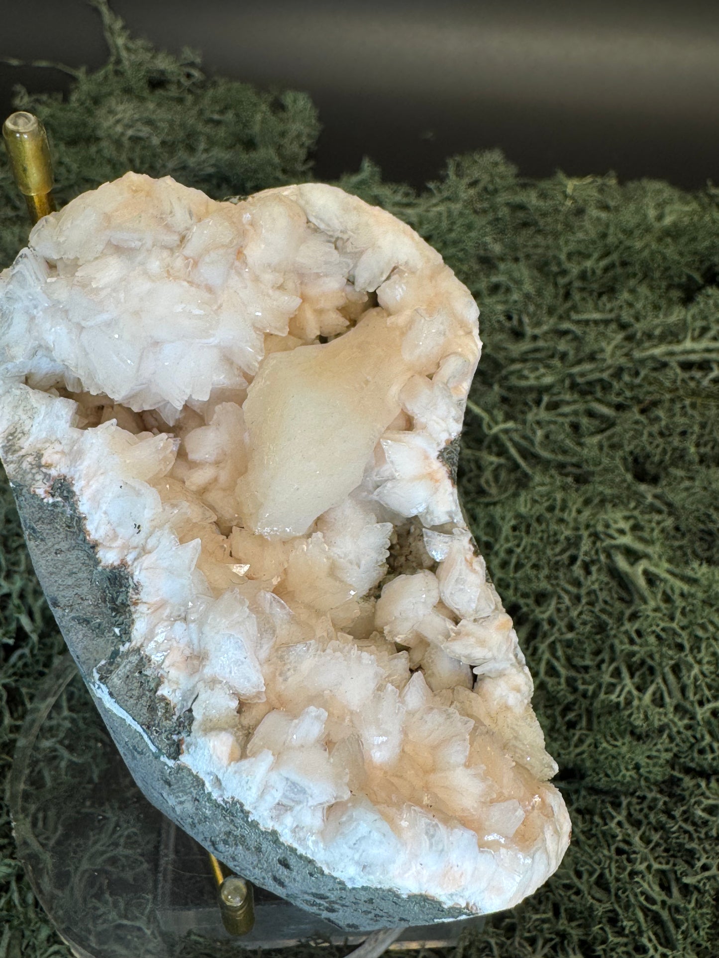Heulandit / Euzeolit Geode mit Stilbit aus Maharashtra, Nashik pune, Indien (248g) - crystal paradise