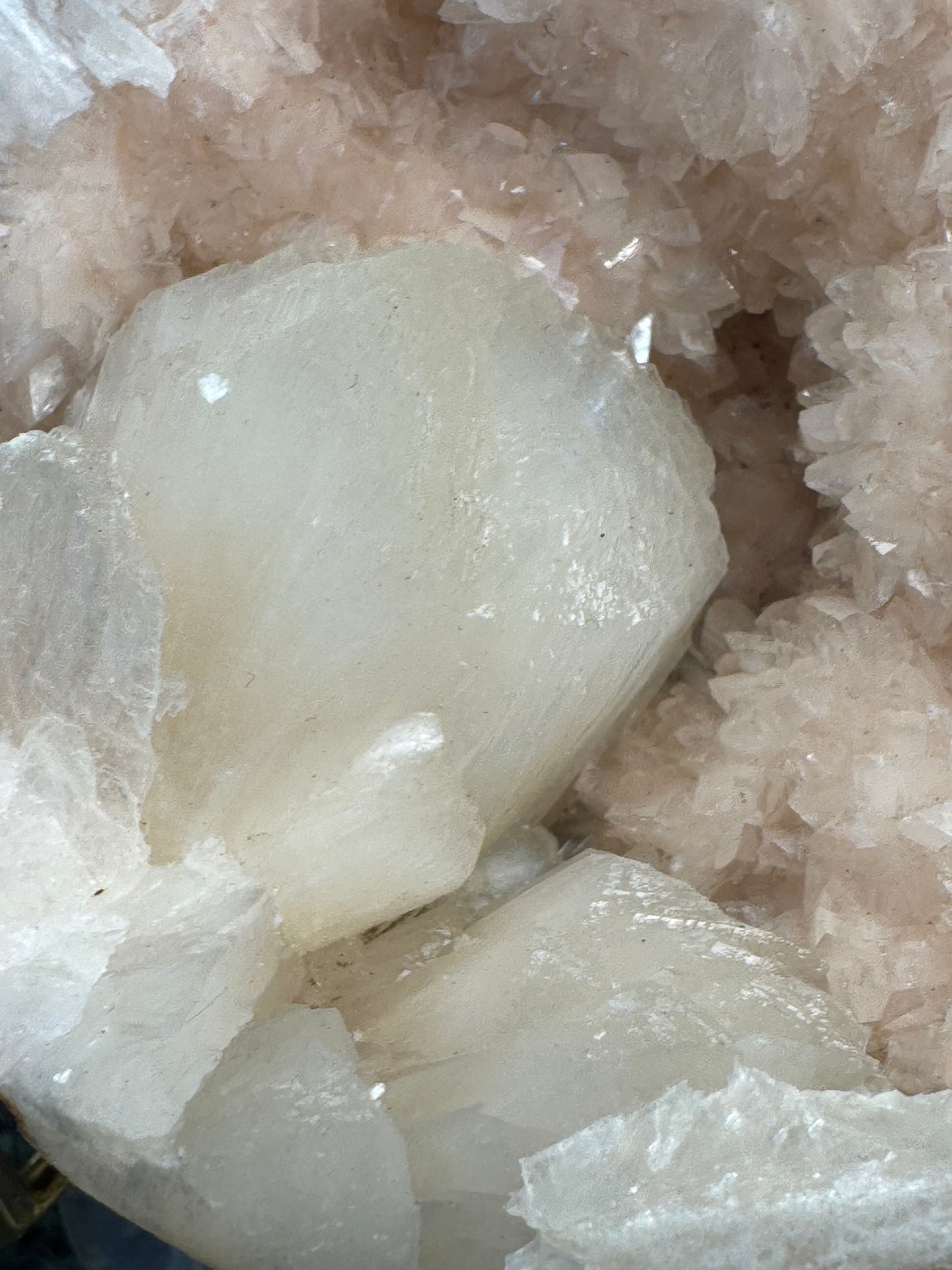 Heulandit / Euzeolit Geode mit Stilbit aus Maharashtra, Nashik pune, Indien (179g) - crystal paradise
