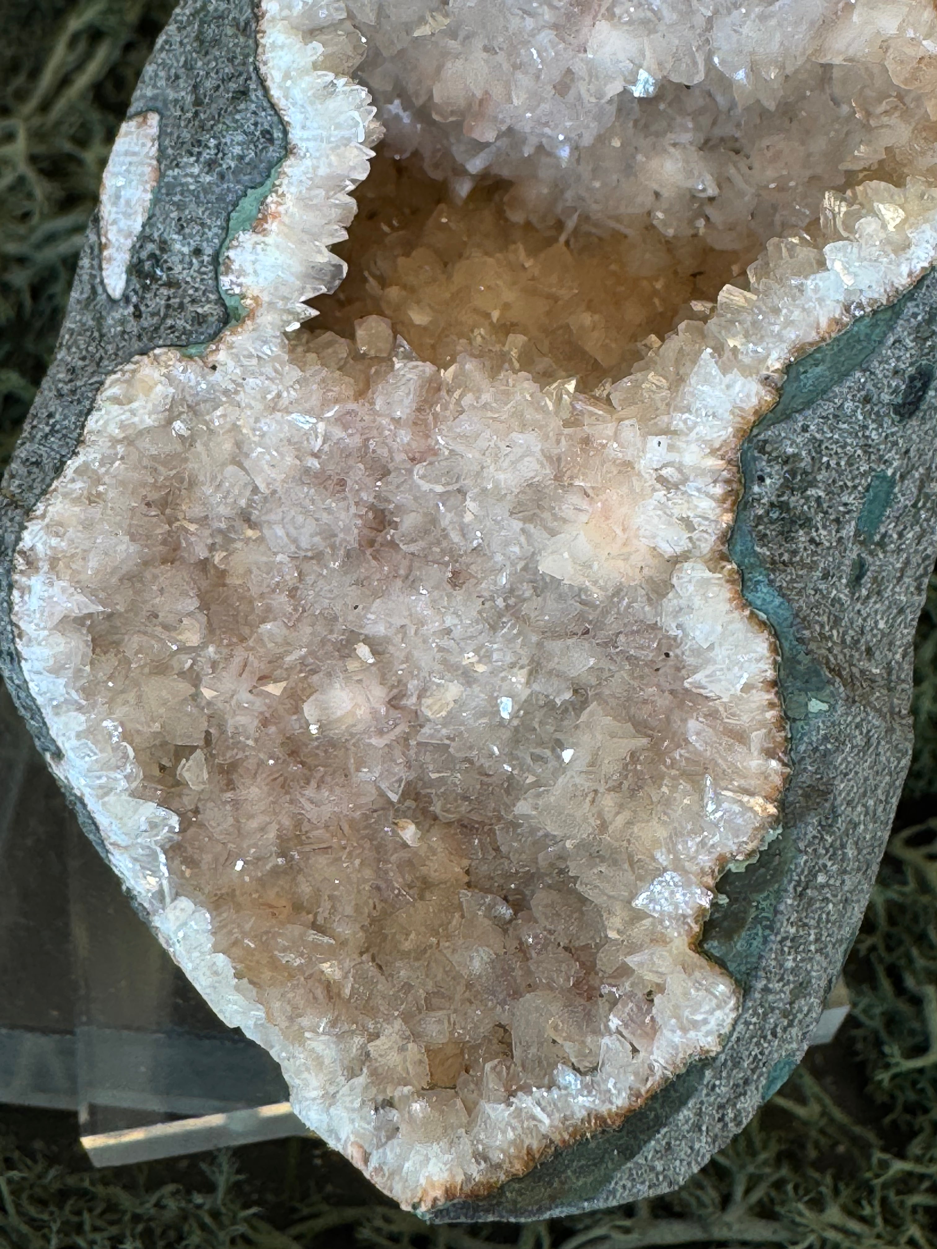 Heulandit / Euzeolit Geode aus Maharashtra, Nashik pune, Indien (120g) - crystal paradise