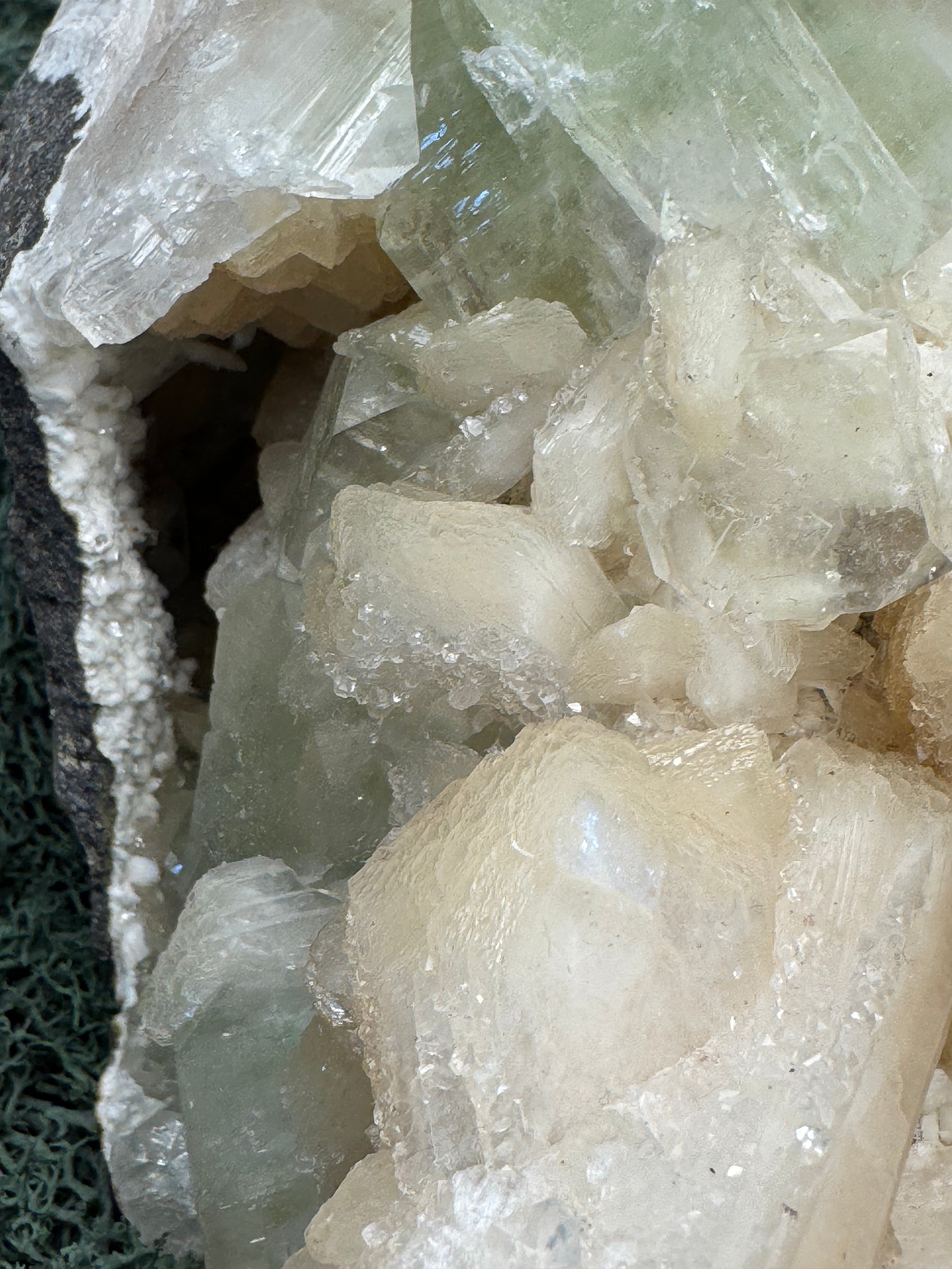 Grüner Apophyllit mit Stilbit XL Cluster aus Maharashtra, Nashik pune, Indien (2160g) - crystal paradise