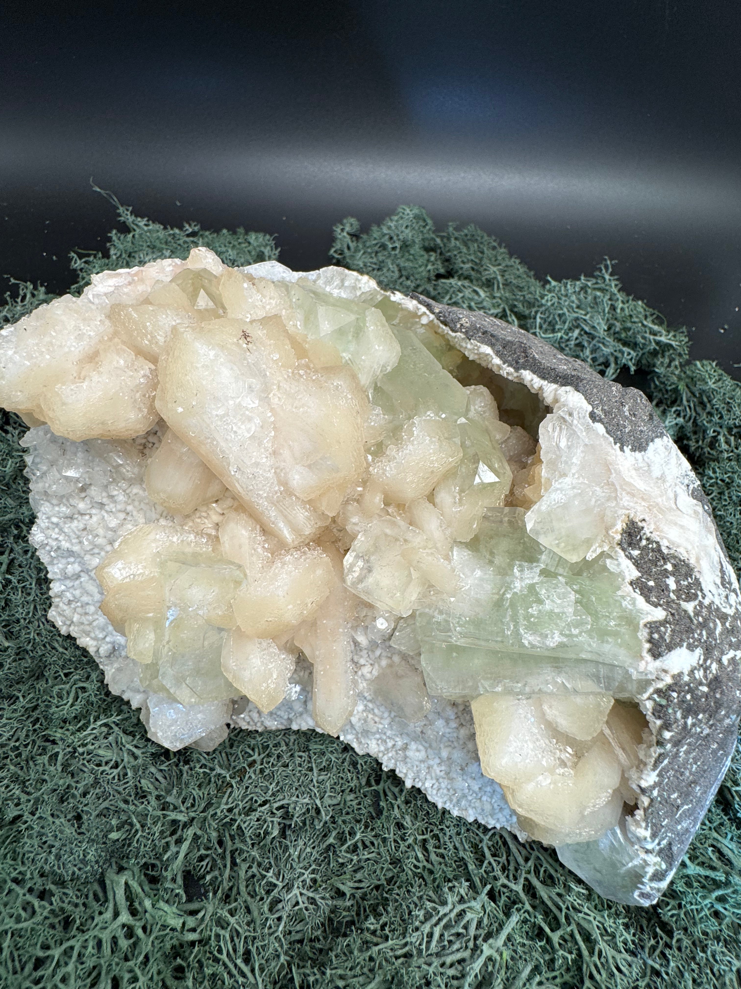 Grüner Apophyllit mit Stilbit XL Cluster aus Maharashtra, Nashik pune, Indien (2160g) - crystal paradise