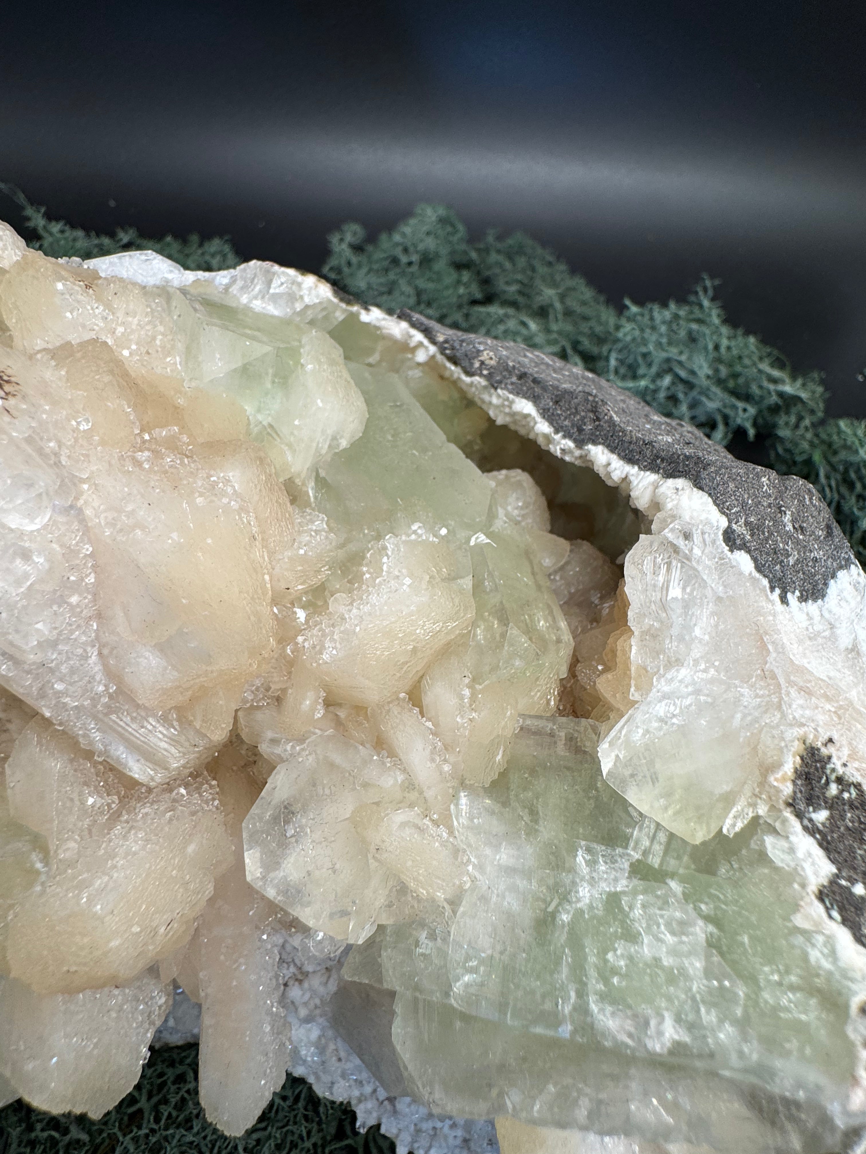 Grüner Apophyllit mit Stilbit XL Cluster aus Maharashtra, Nashik pune, Indien (2160g) - crystal paradise