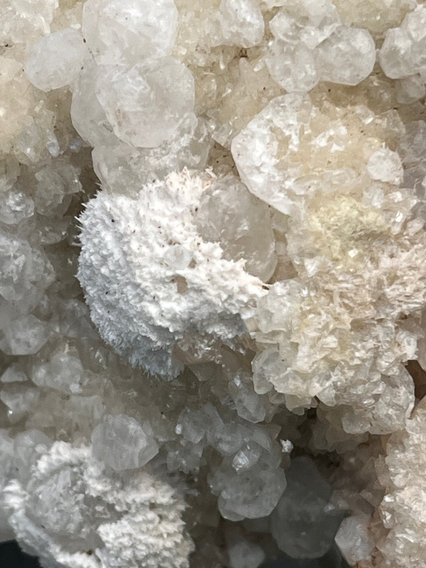 Okenit auf Apophyllit Cluster (Handstufe) aus Indien (241g) - sehr schöne Kristallbildung - crystal paradise