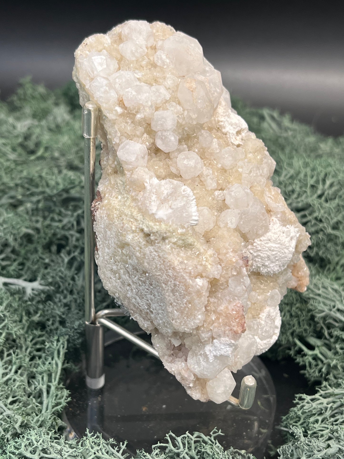 Okenit auf Apophyllit Cluster (Handstufe) aus Indien (241g) - sehr schöne Kristallbildung - crystal paradise