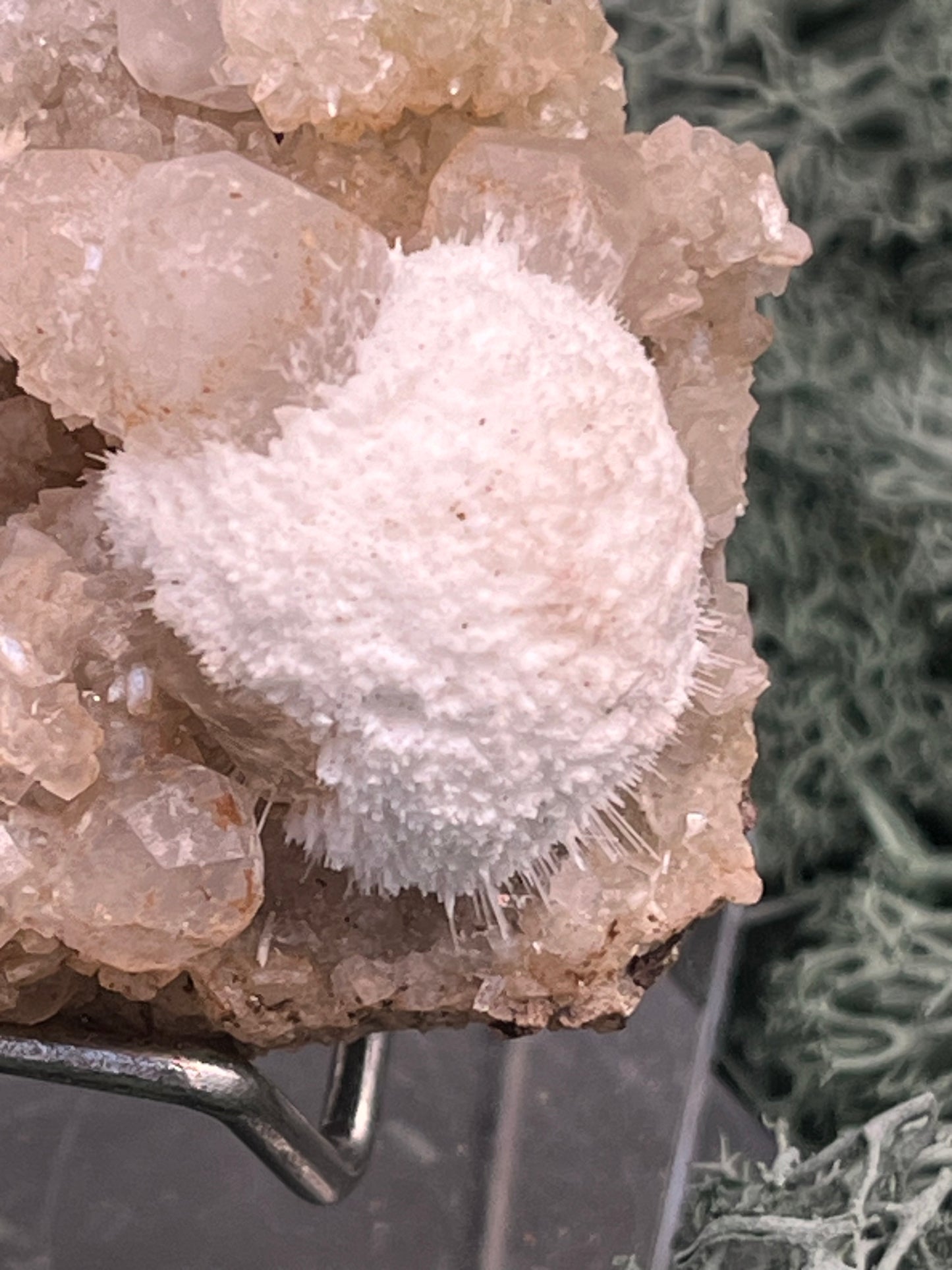 Okenit auf Apophyllit Cluster (Stufe) aus Indien (88g) - sehr schöne Kristallbildungen - crystal paradise