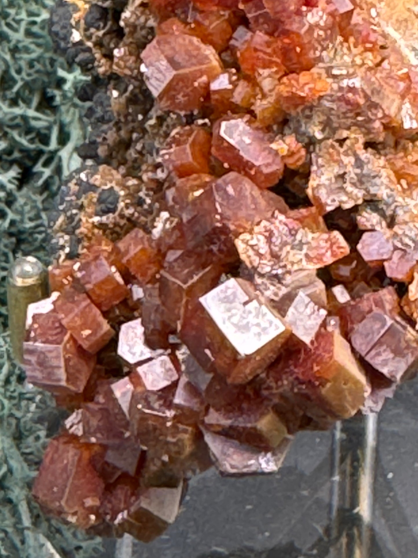 Vanadenit Stufe aus Marokko (202g) - super schöne große rote Kristalle - crystal paradise