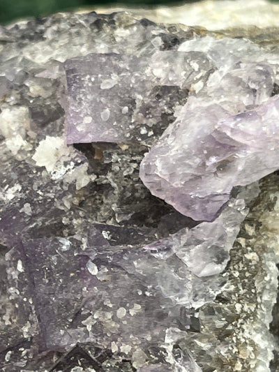 Violetter Fluorit aus Mexiko (537g) - Handstufe - crystal paradise