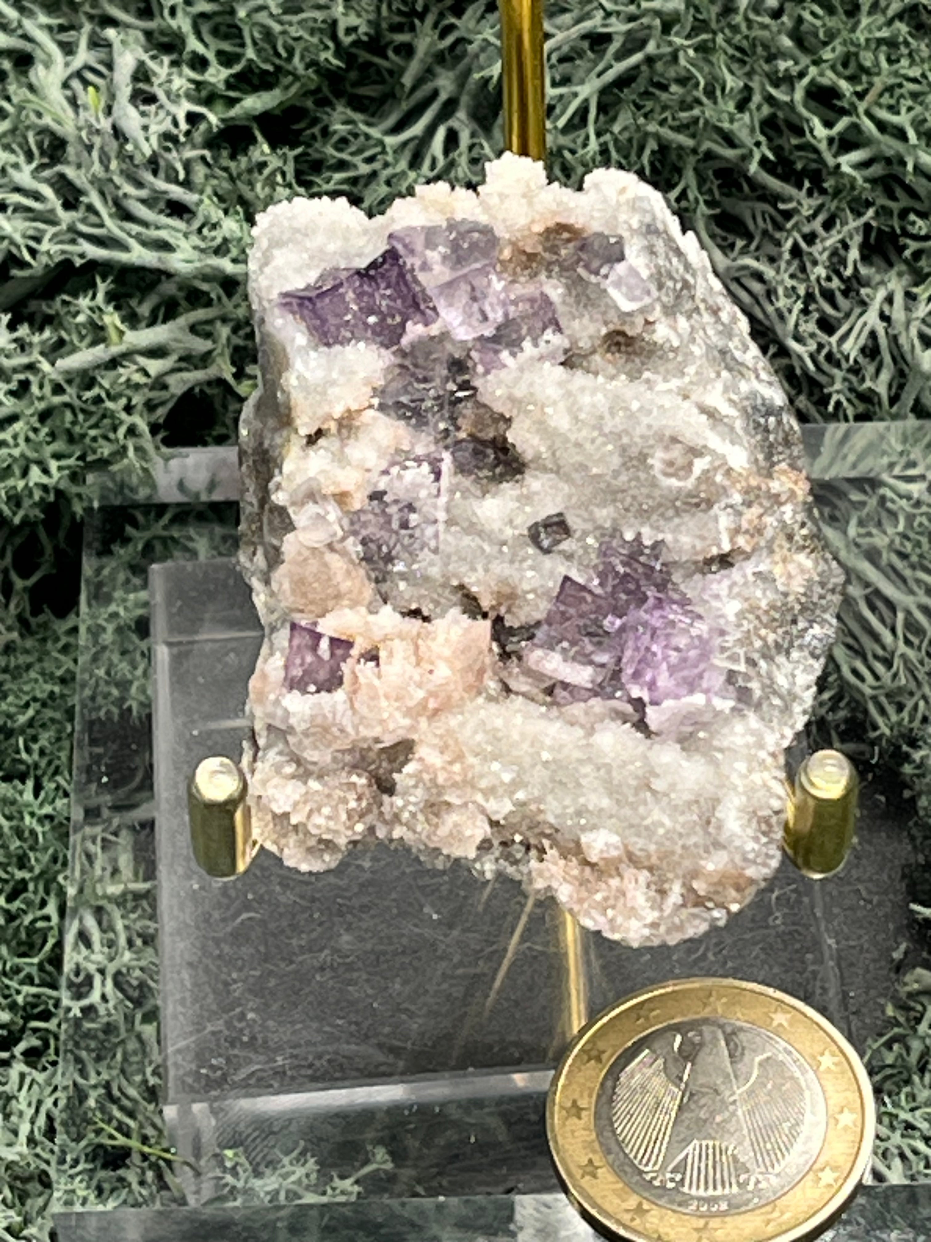 Violetter Fluorit aus Mexiko mit weissen und gelben Quarz Anlagerungen (47g) - Stufe mit schönem weissem Quarz - crystal paradise