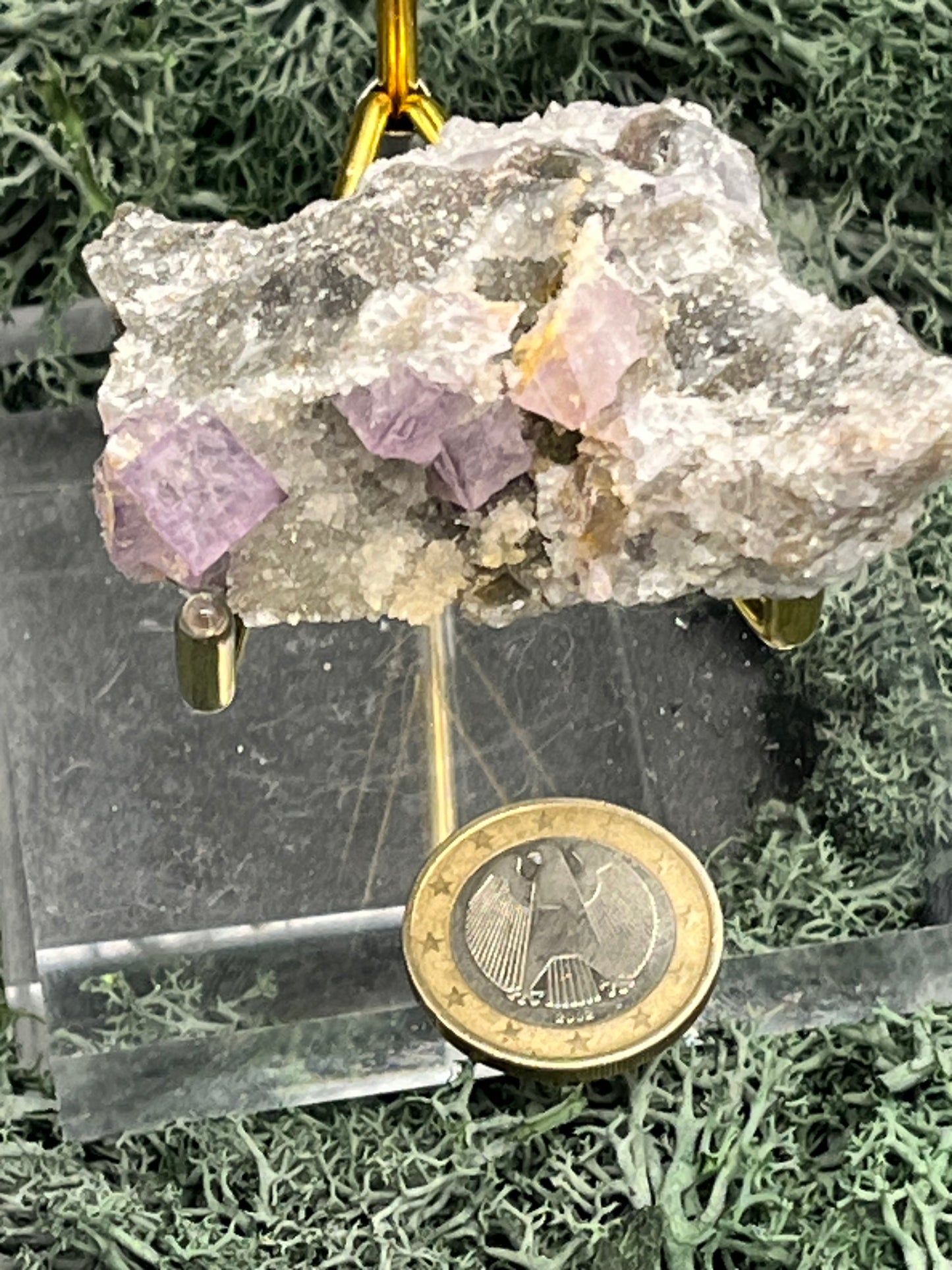 Violetter Fluorit aus Mexiko mit weißen Quarz Anlagerungen (67g) - Handstufe mit schönen Fluoritwürfeln - crystal paradise