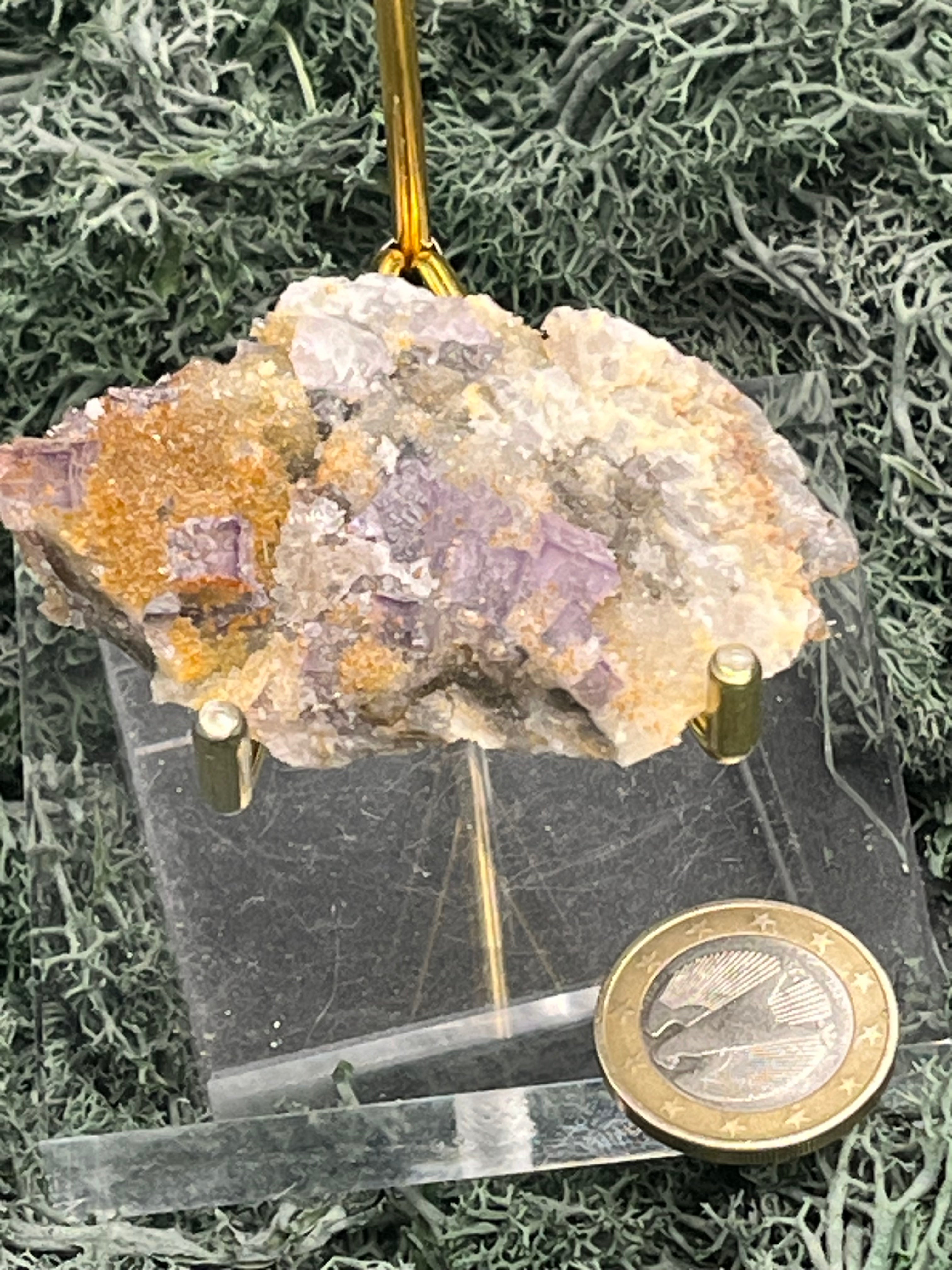 Violetter Fluorit aus Mexiko mit weissen und gelben Quarz Anlagerungen (34g) - Stufe mit schönen Fluoritwürfeln - crystal paradise