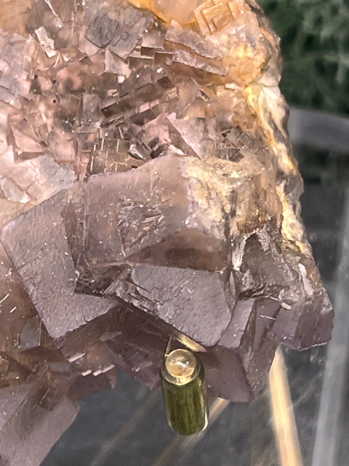 Violetter Fluorit aus Mexiko (89g) - Stufe mit grossen Fluoritwürfeln beidseitig - crystal paradise