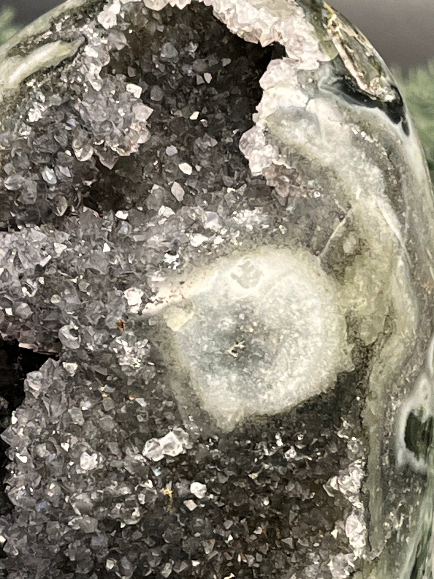 Achatisierter Amethyst Druse aus Uruguay (932g) - wunderschöne Achatisierungen und Druzys - crystal paradise