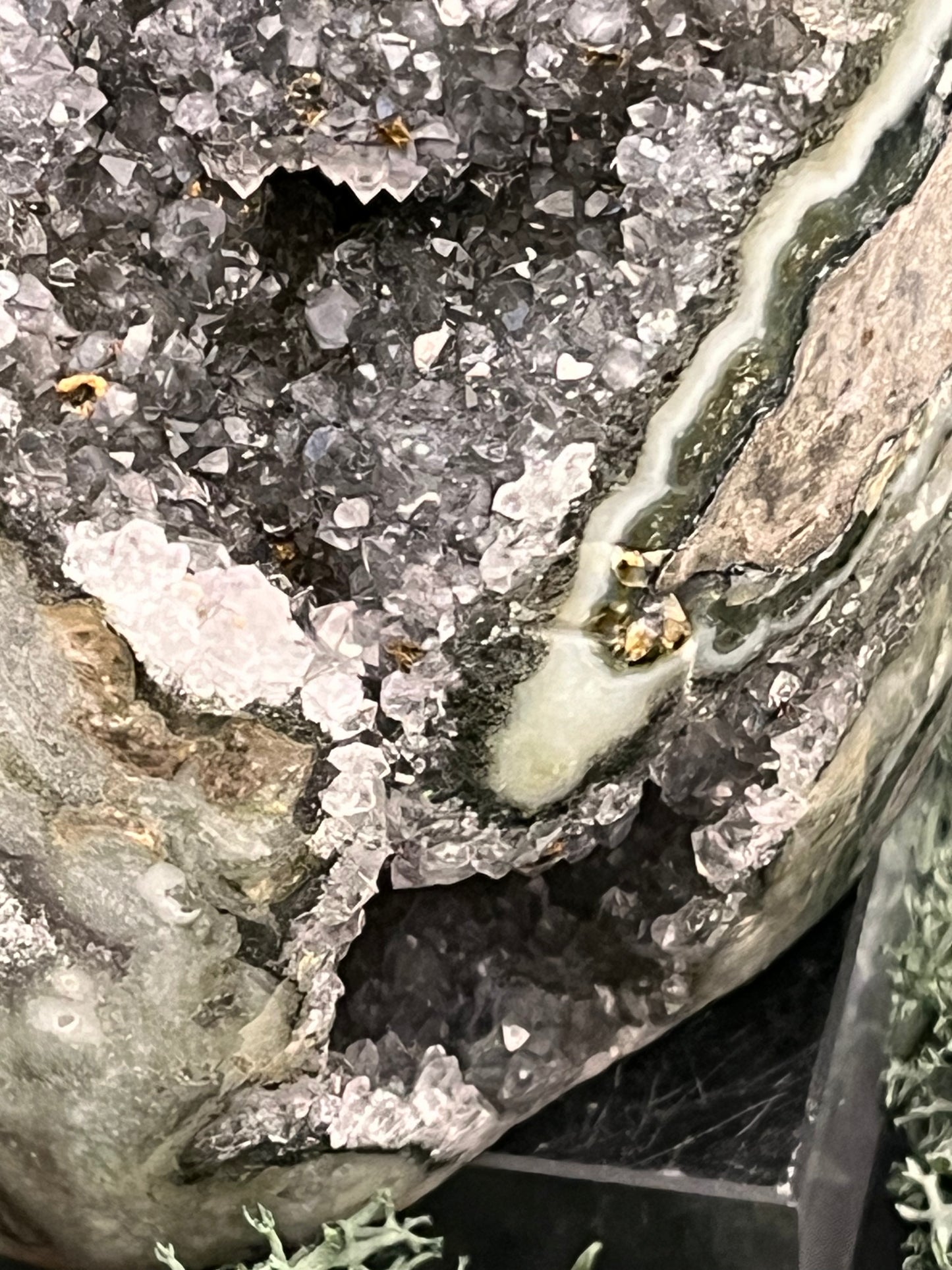Achatisierter Amethyst Druse aus Uruguay (932g) - wunderschöne Achatisierungen und Druzys - crystal paradise