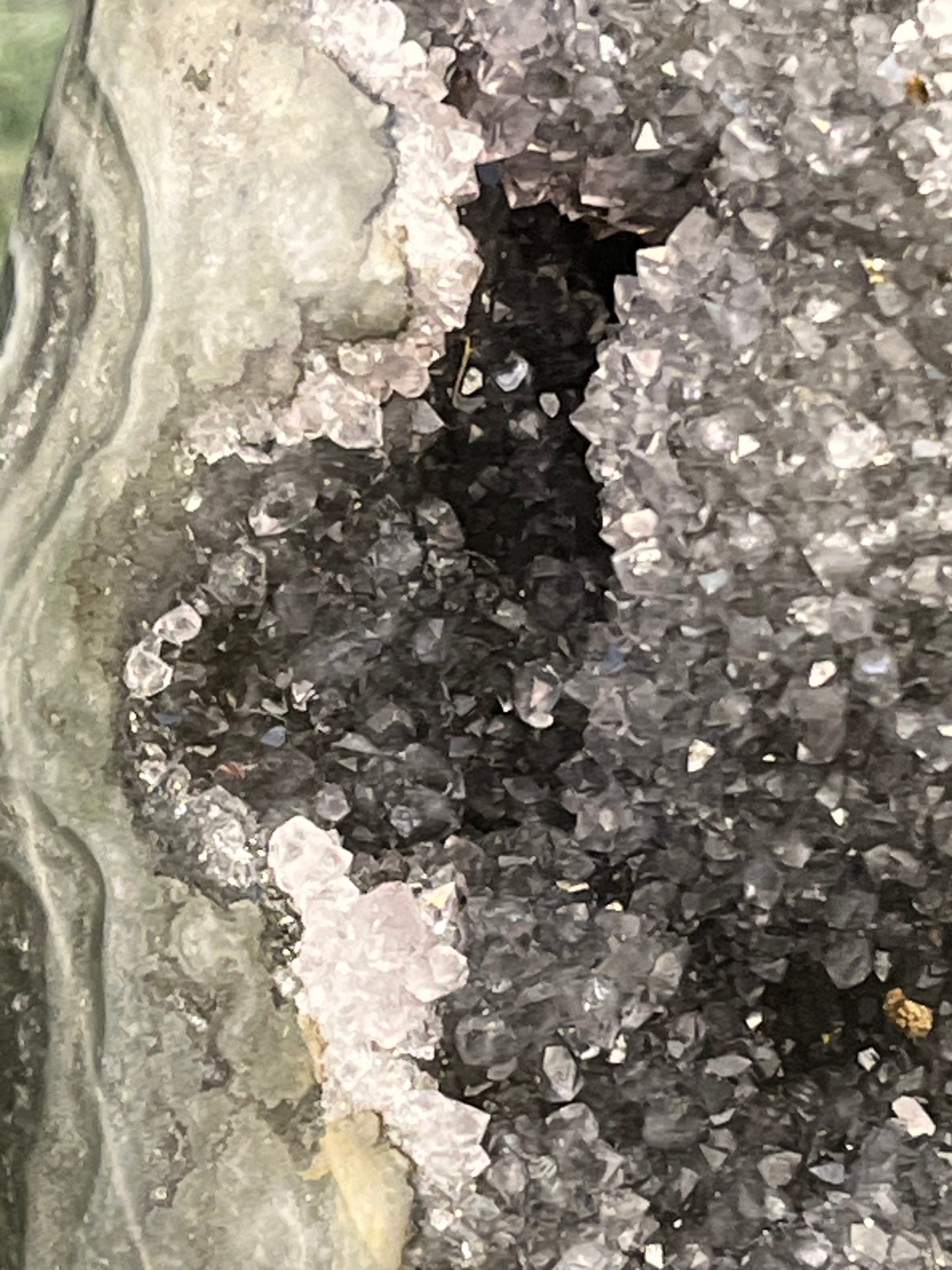 Achatisierter Amethyst Druse aus Uruguay (932g) - wunderschöne Achatisierungen und Druzys - crystal paradise