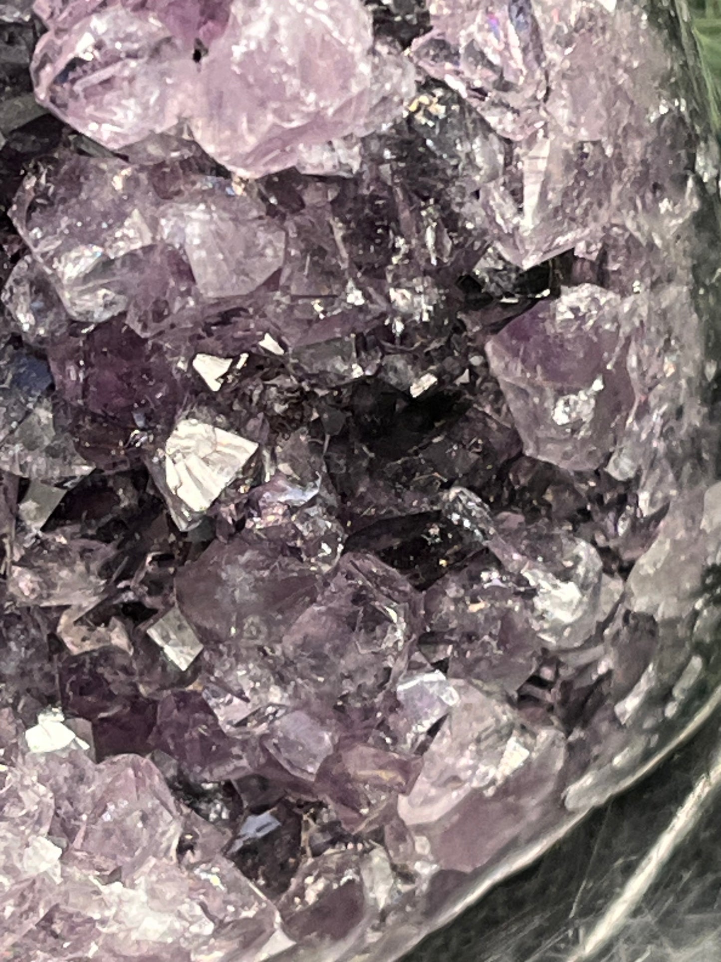 Achatisierte Amethyst Druse aus Uruguay (173g) - schöne dunkle Kristalle und Druzy - crystal paradise