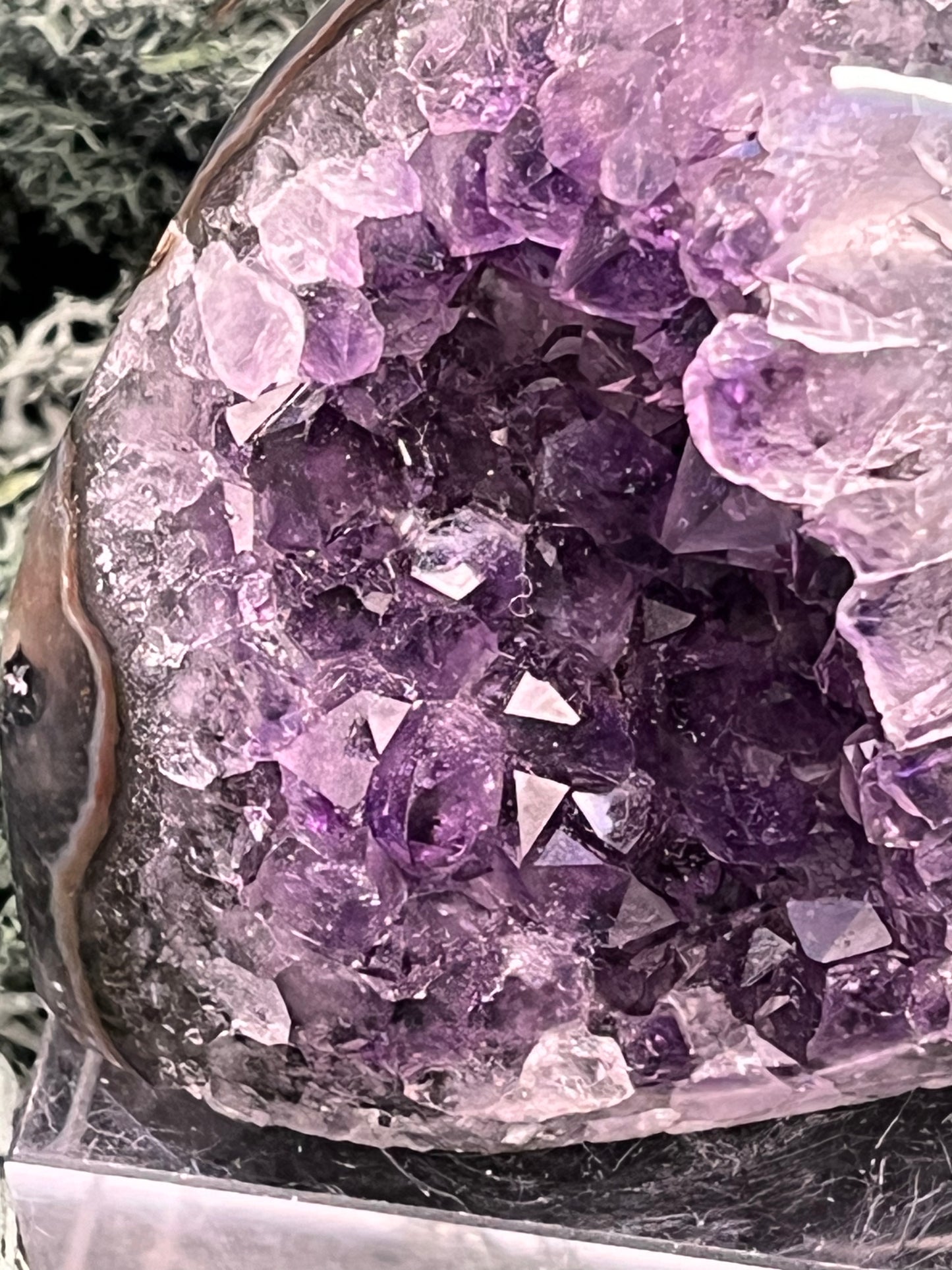 Achatisierte Amethyst Druse aus Uruguay (153g) - schöne dunkle Kristalle und Achatisierung - crystal paradise