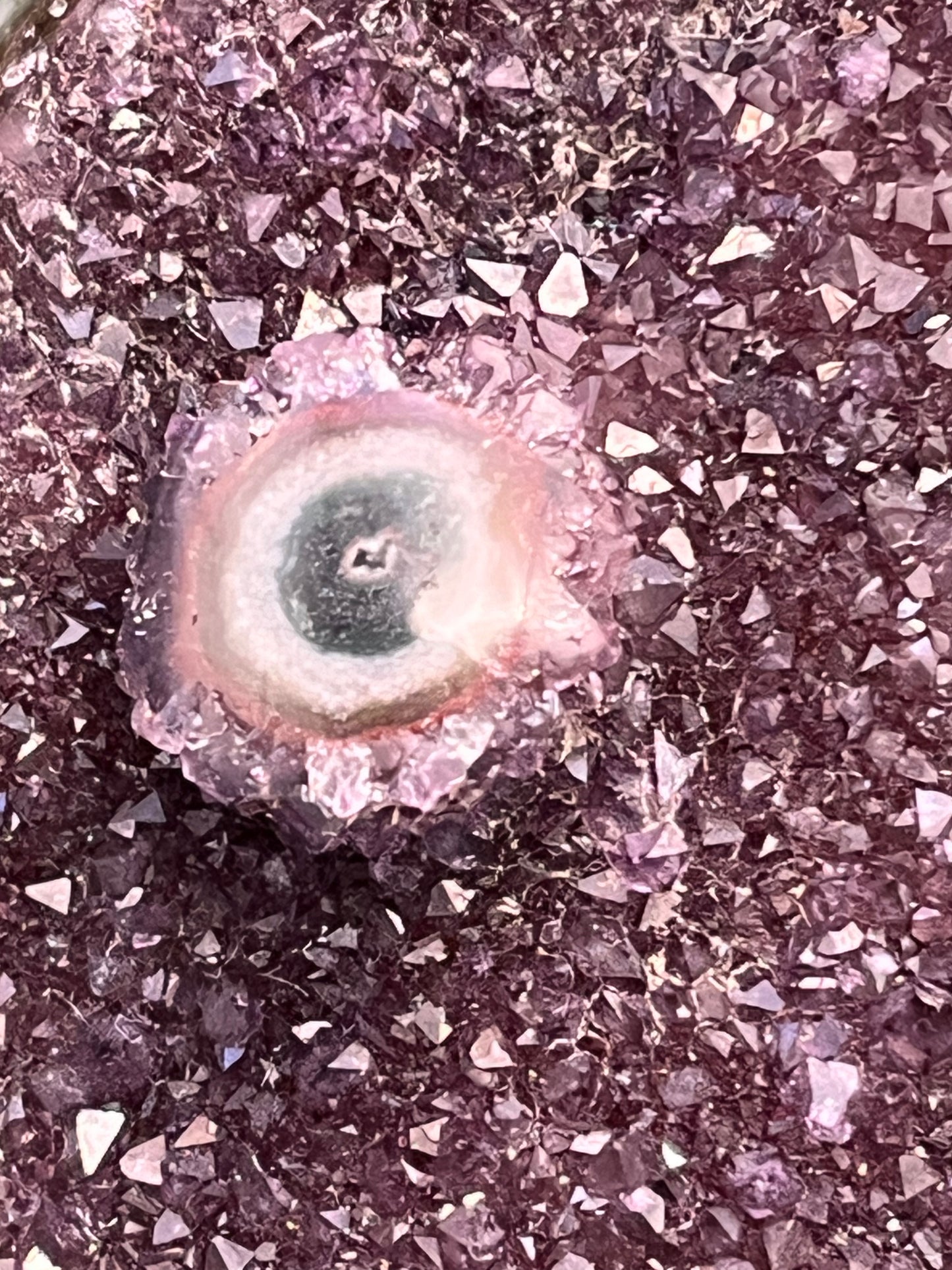 Achatisierte Amethyst Druse aus Uruguay (155g) - schöne dunkle Kristalle und Achatisierung - crystal paradise