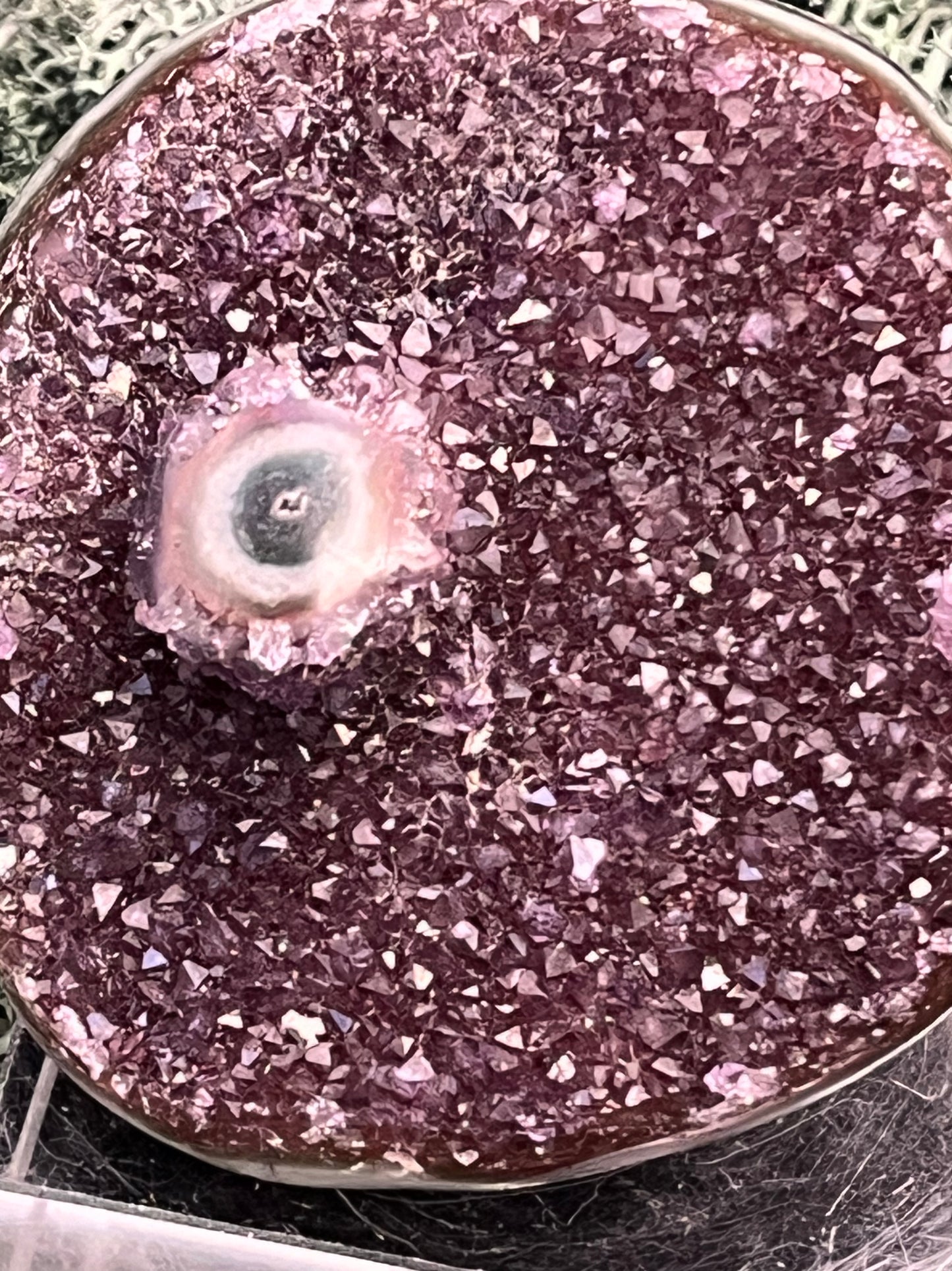 Achatisierte Amethyst Druse aus Uruguay (155g) - schöne dunkle Kristalle und Achatisierung - crystal paradise