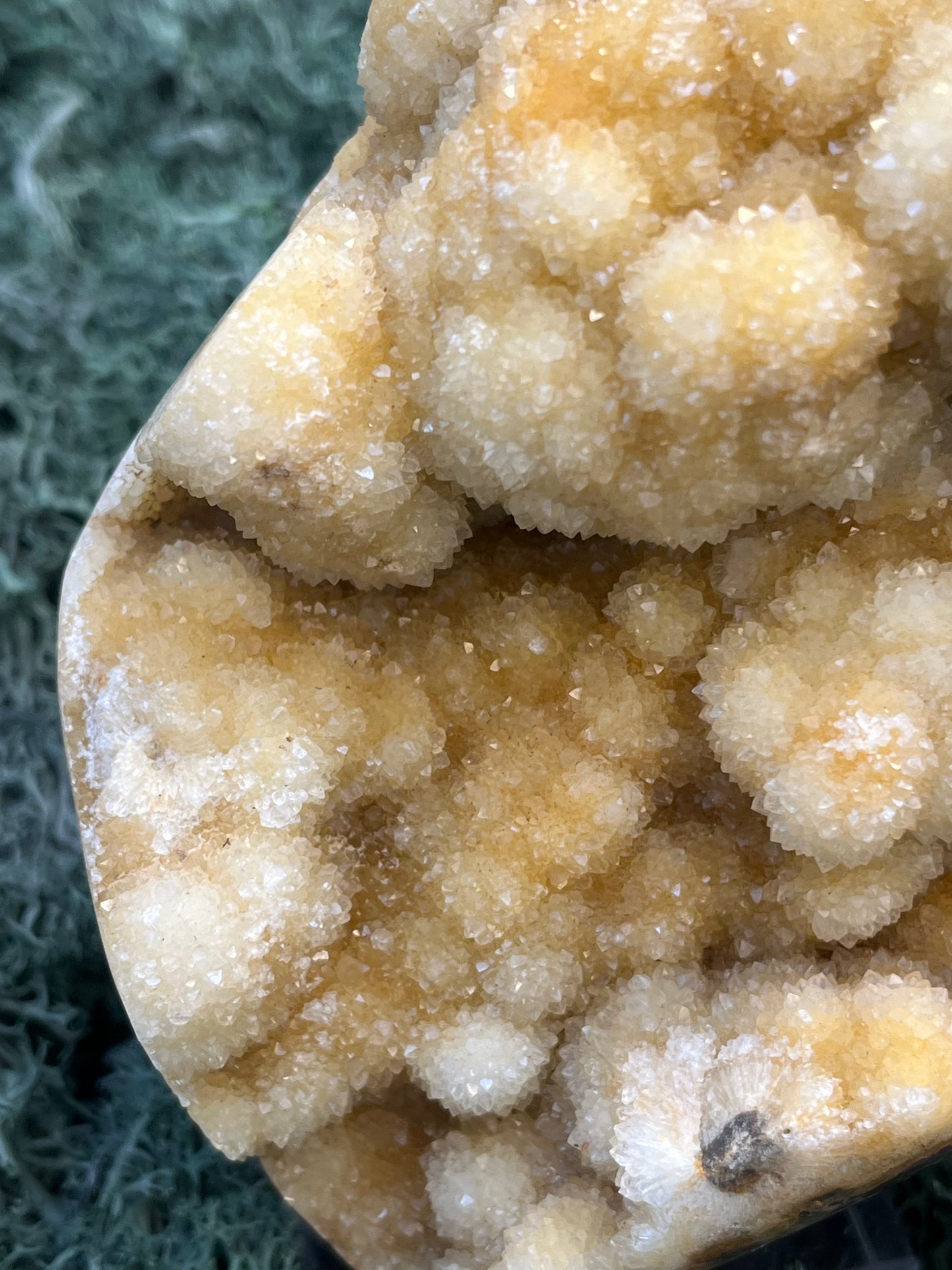 Gold-/beigefarbene Calcit Druzy Freeform aus Pakistan (978g) - super schöne Kugelkristalle und Druzys - crystal paradise